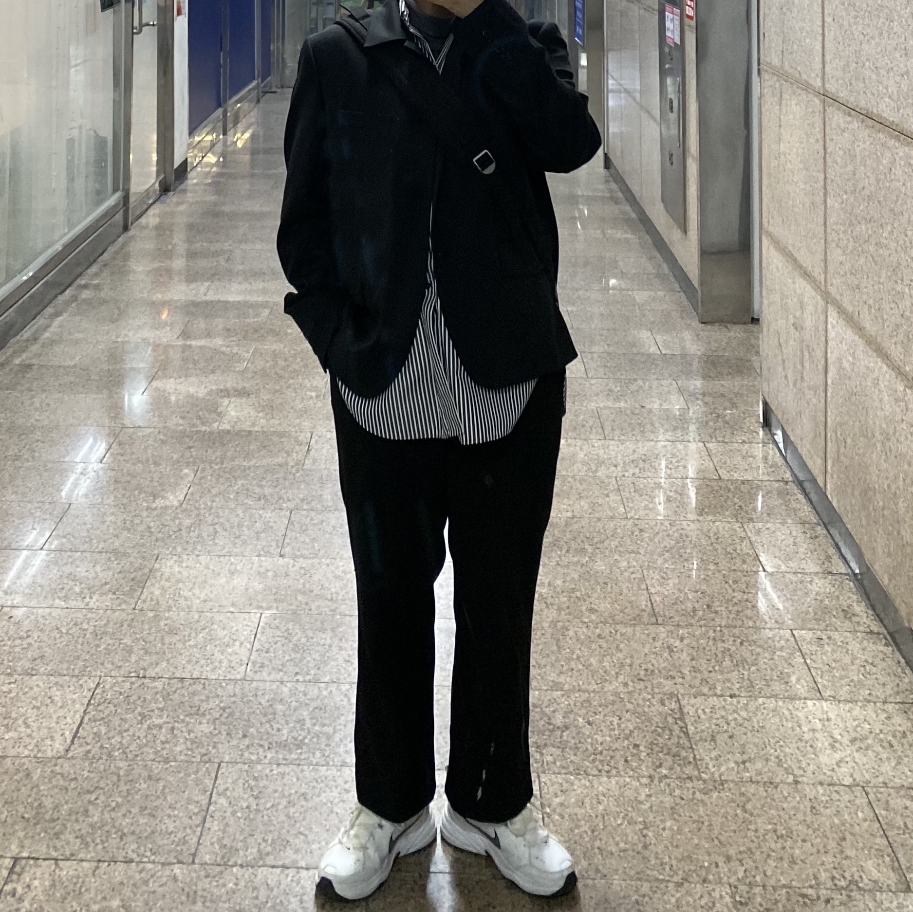 Nike Air Monarch IV White Navy 착용 스타일