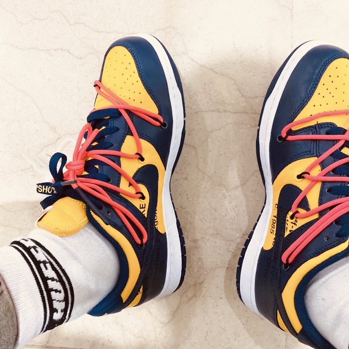Nike x Off-White Dunk Low University Gold Midnight Navy 착용 스타일