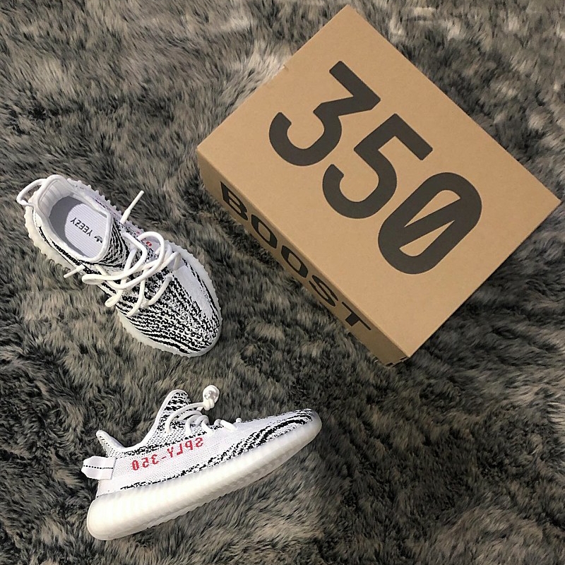 Adidas Yeezy Boost 350 V2 Zebra 2017/2019/2020 착용 스타일