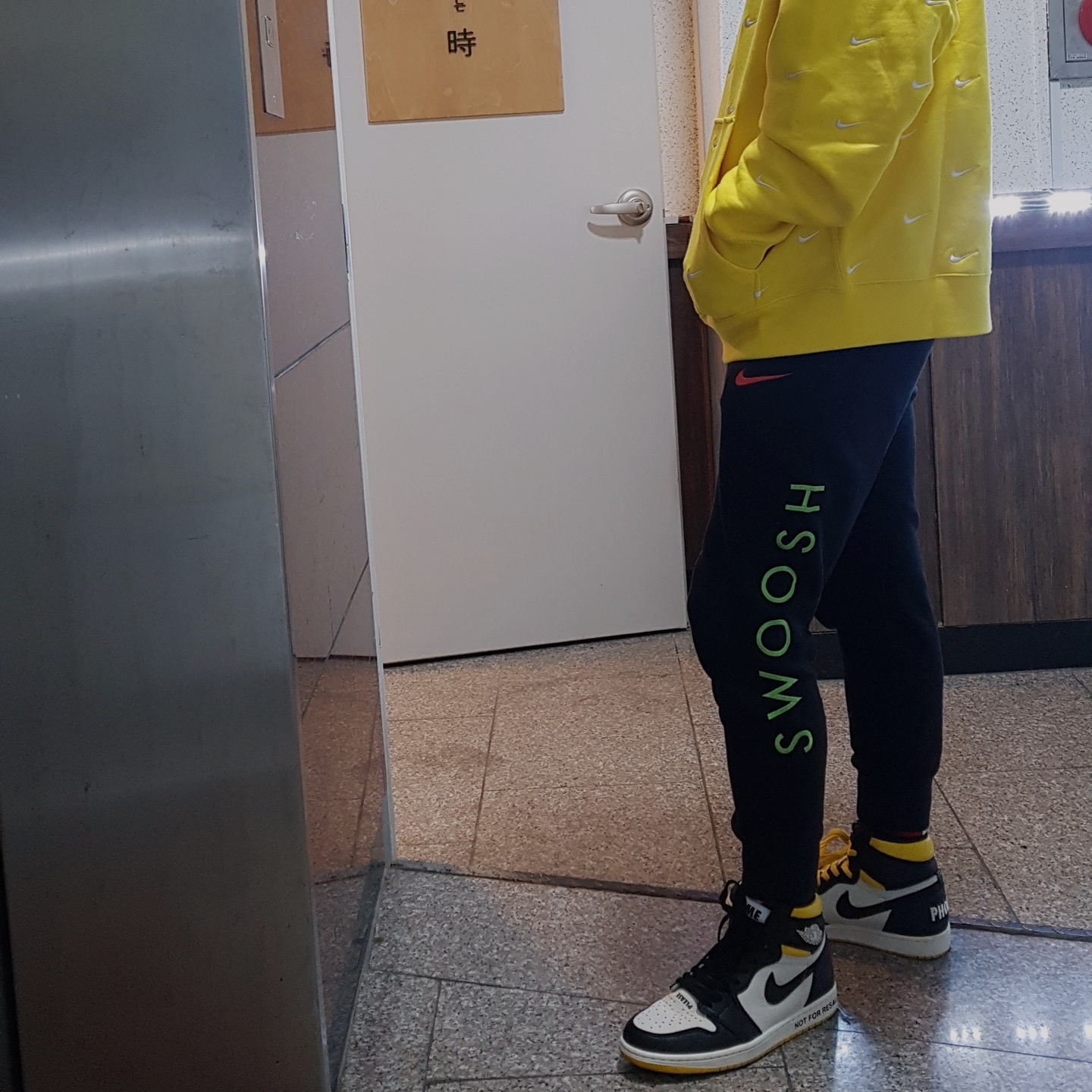 Jordan 1 Retro High Not for Resale Varsity Maize 착용 스타일