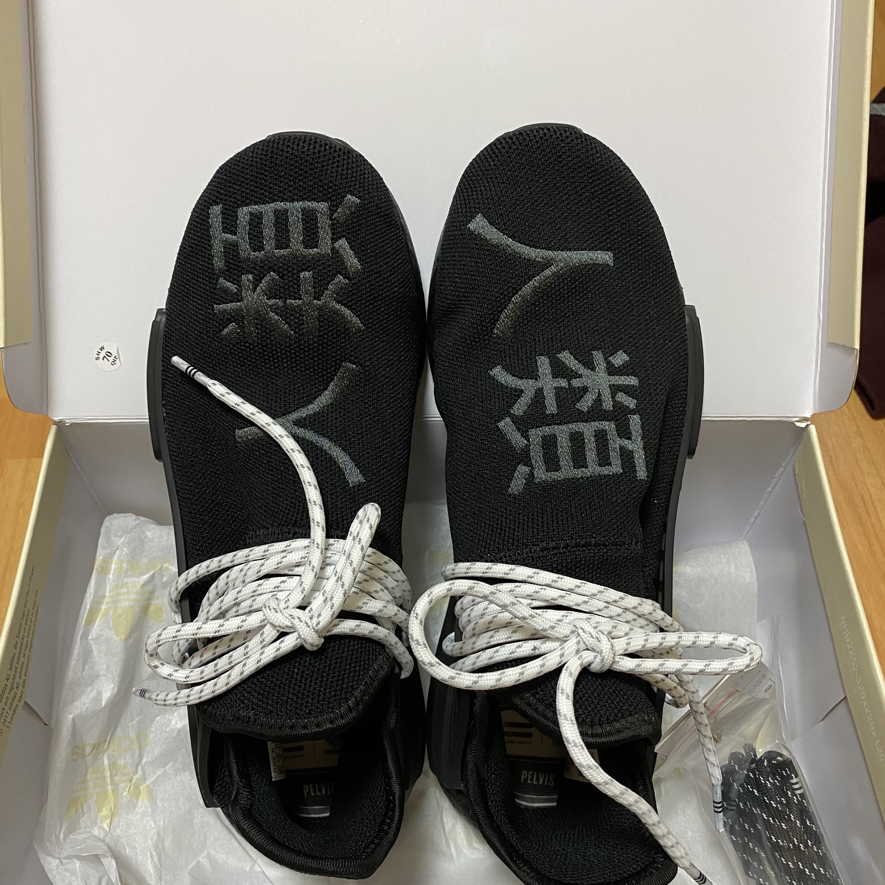 Adidas x Pharrell Williams Hu NMD Core Black 착용 스타일