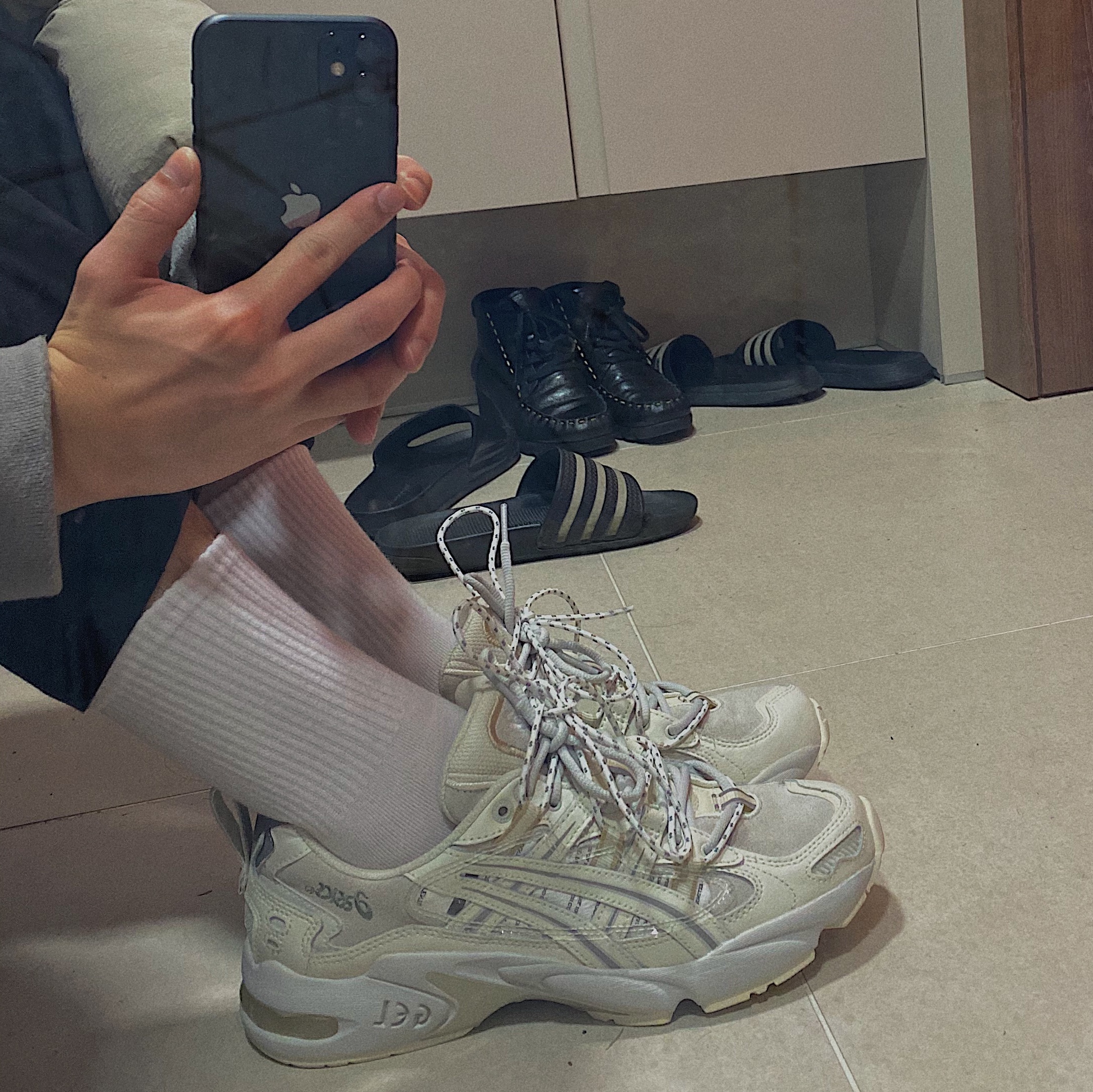 Asics Gel-Kayano 5 OG Chemist Creations Marshmallow 착용 스타일