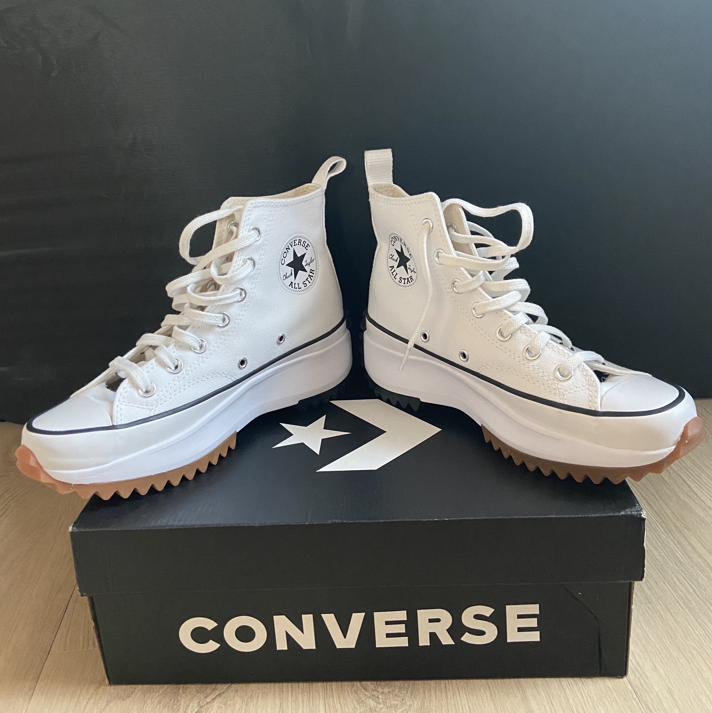 Converse Run Star Hike Hi White Black Gum 착용 스타일