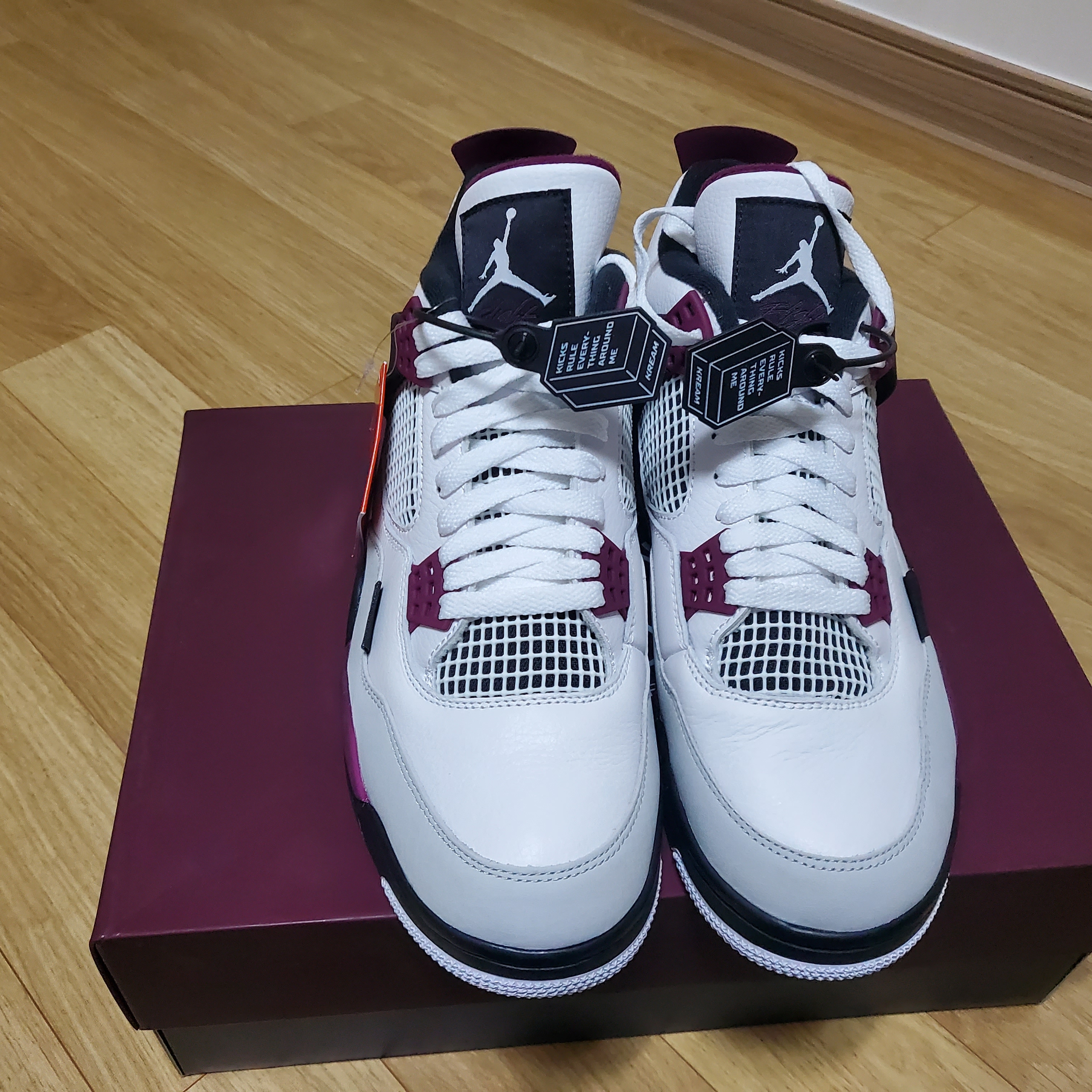 Jordan 4 x Paris Saint-Germain Retro Neutral Grey Bordeaux 착용 스타일