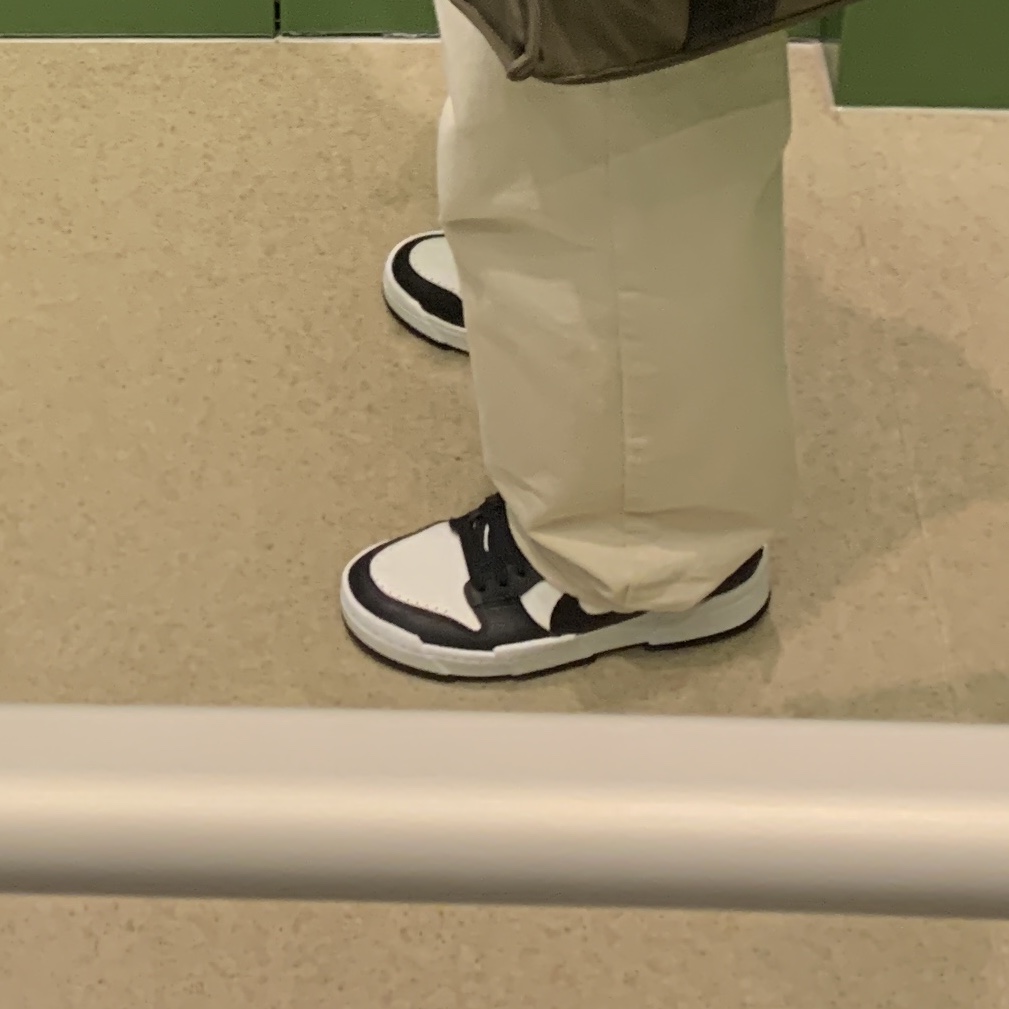 (W) Nike Dunk Low Disrupt Black White 착용 스타일 - 2