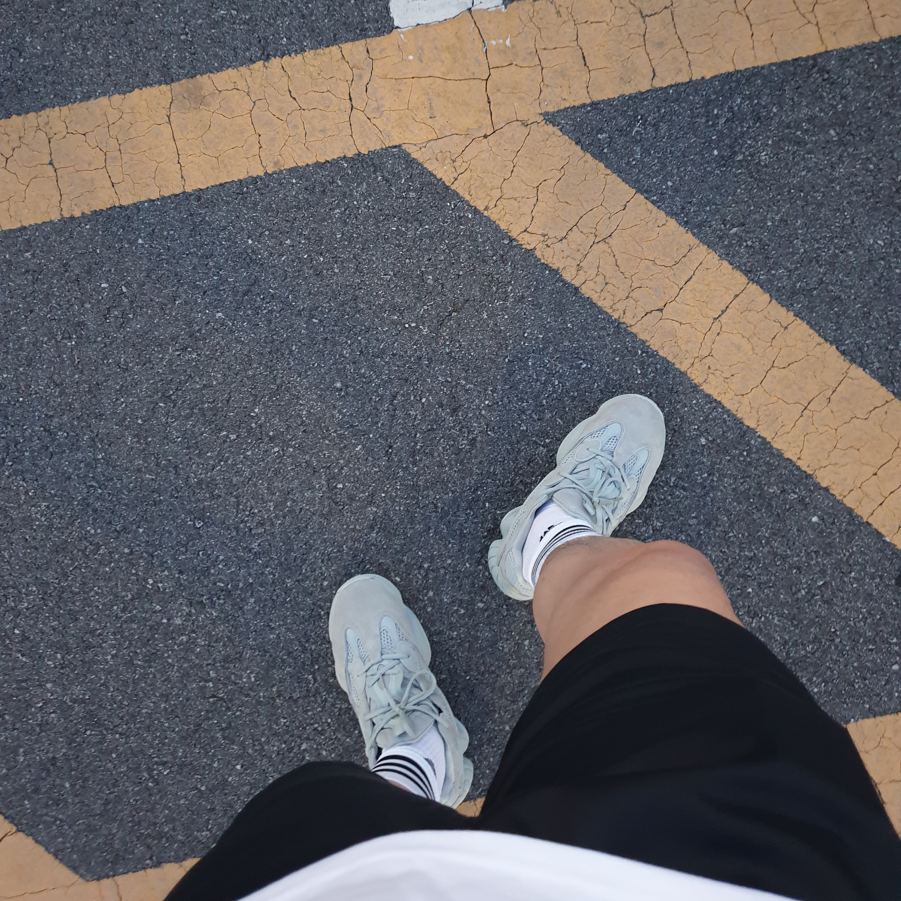 Adidas Yeezy 500 Salt 착용 스타일