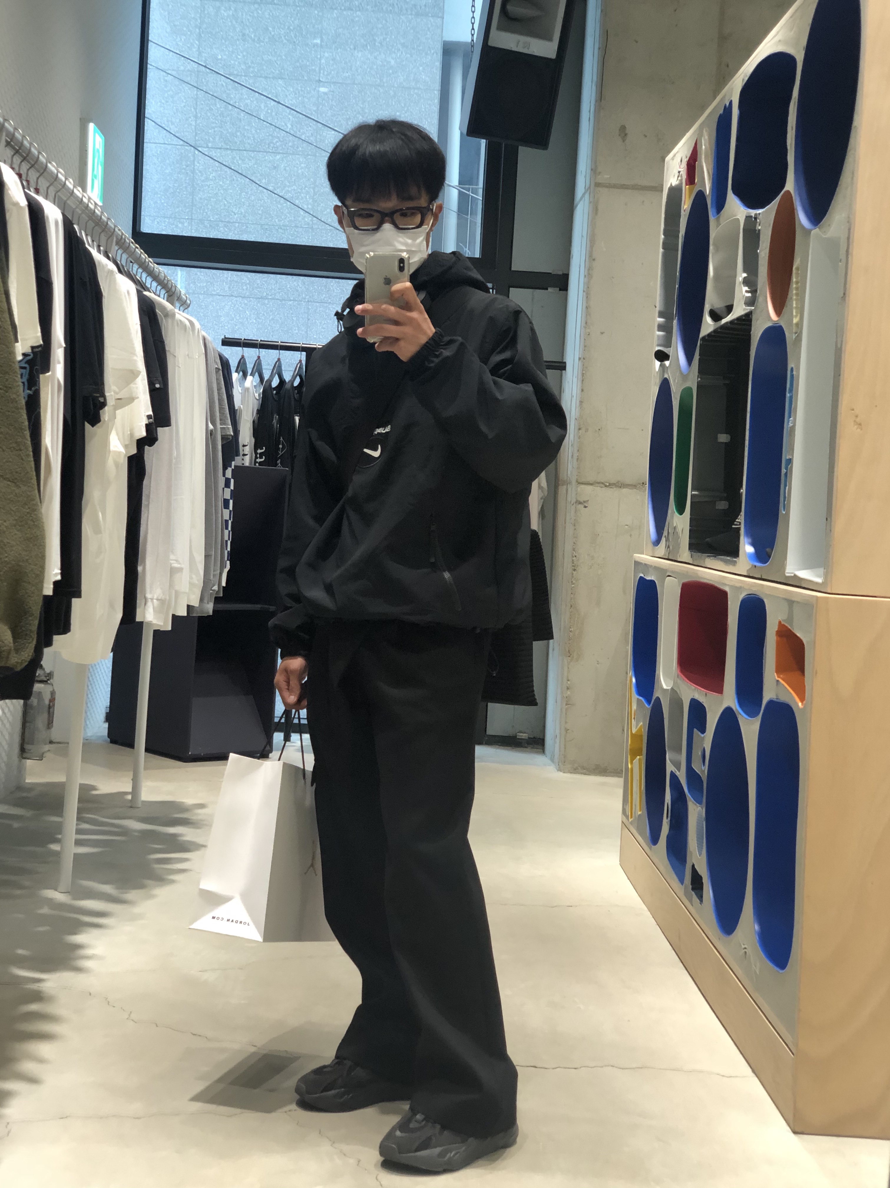 Adidas Yeezy Boost 700 V2 Vanta 2019 착용 스타일