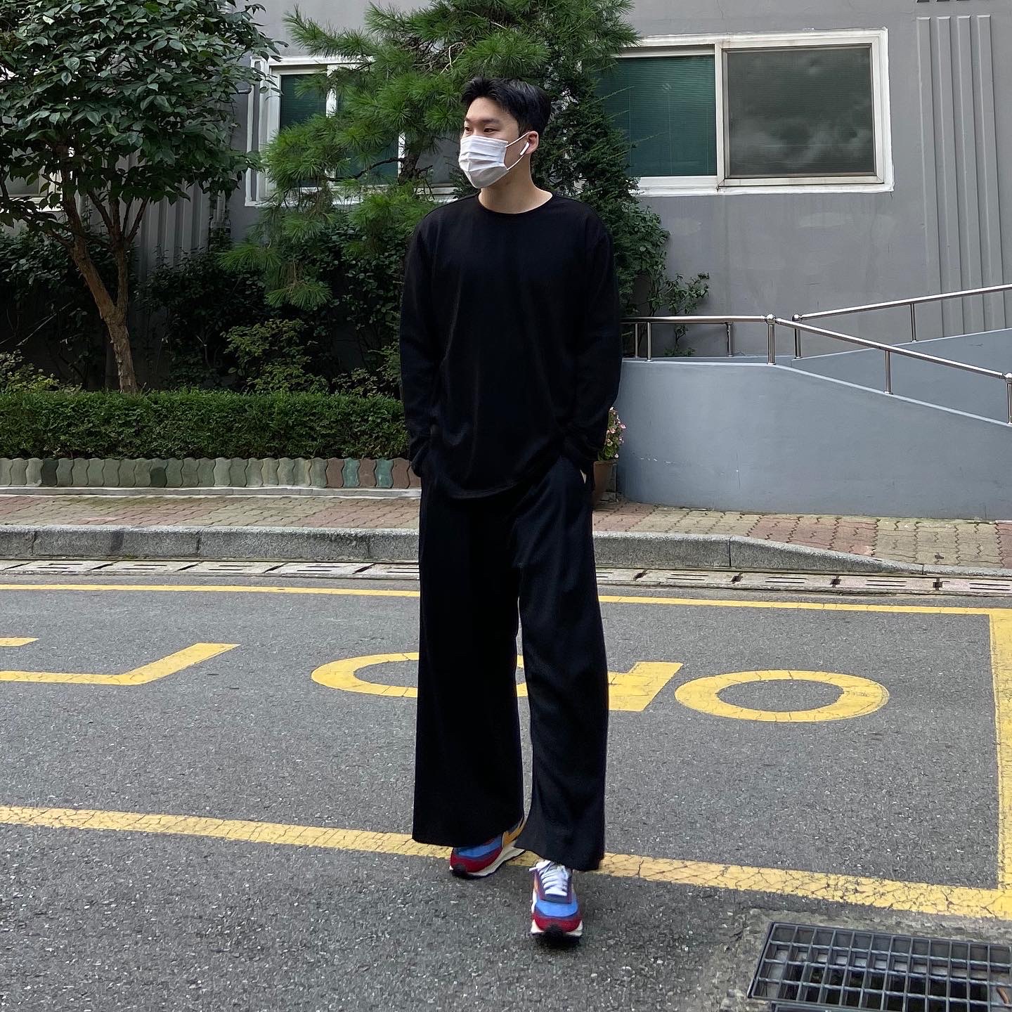 Nike x Sacai LDWaffle Blue Multi 착용 스타일