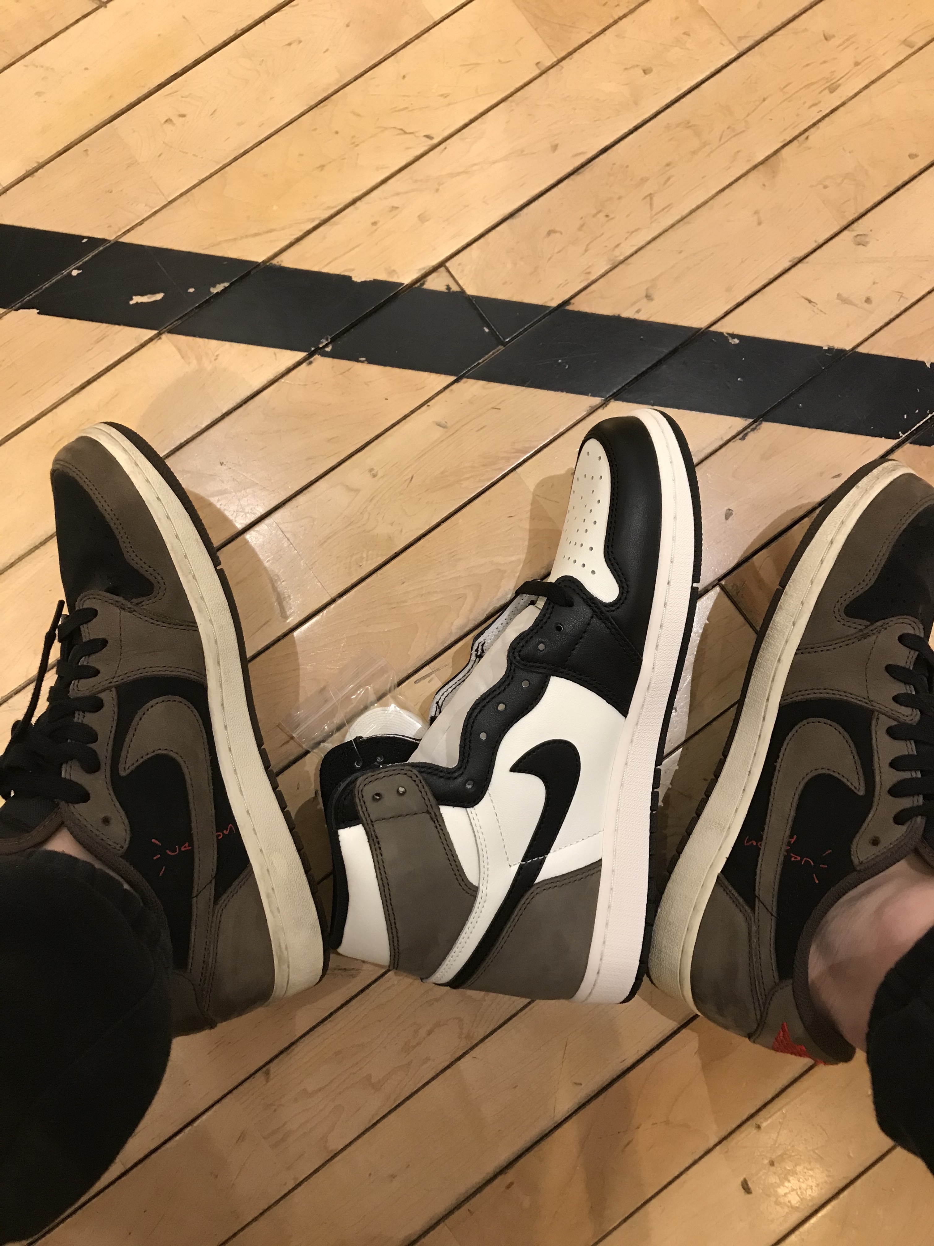 Jordan 1 x Travis Scott Retro Low OG SP Mocha, Jordan 1 Retro High OG Black Mocha 착용 스타일 - 2