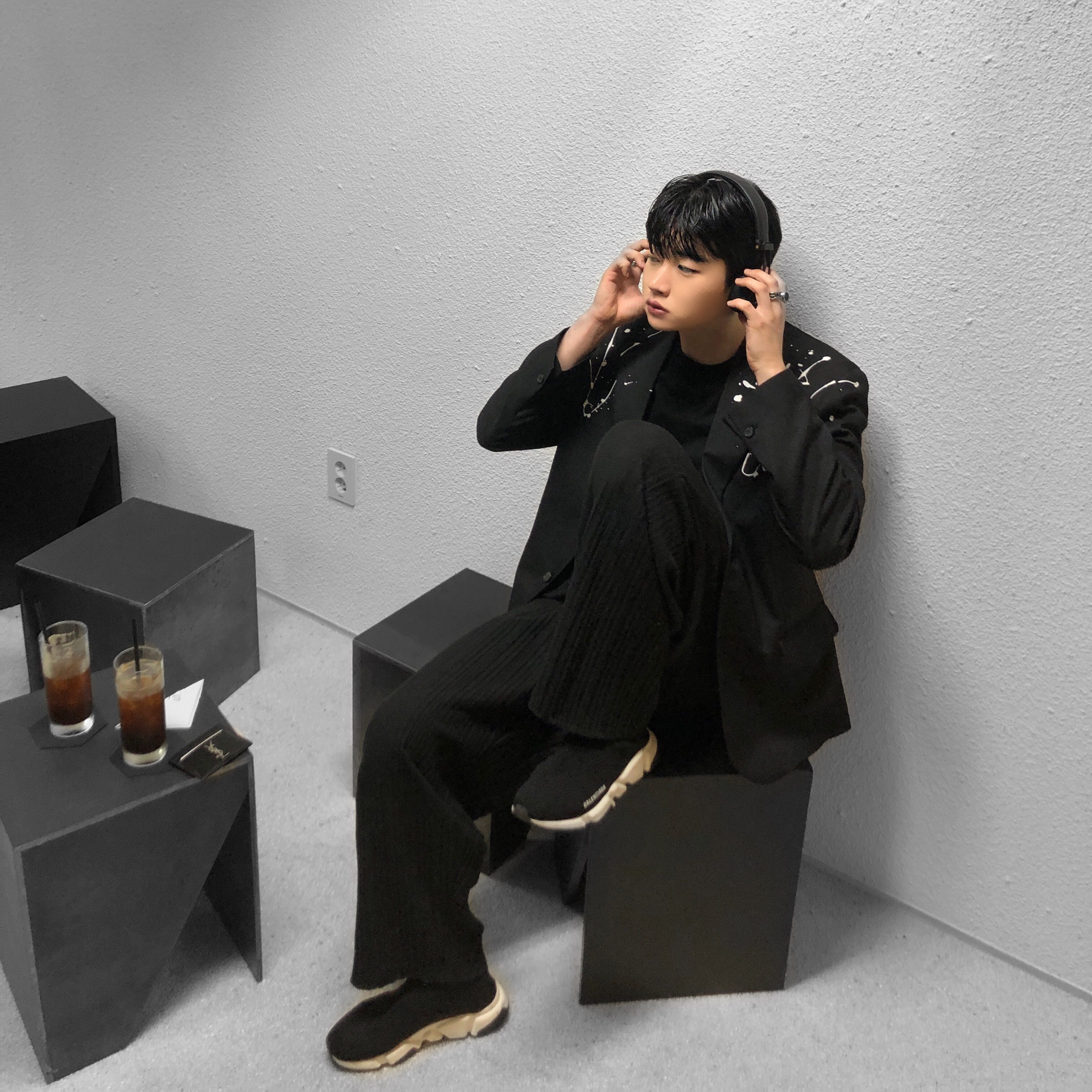 (W) Balenciaga Speed Trainer Black White 2020 착용 스타일 - 1