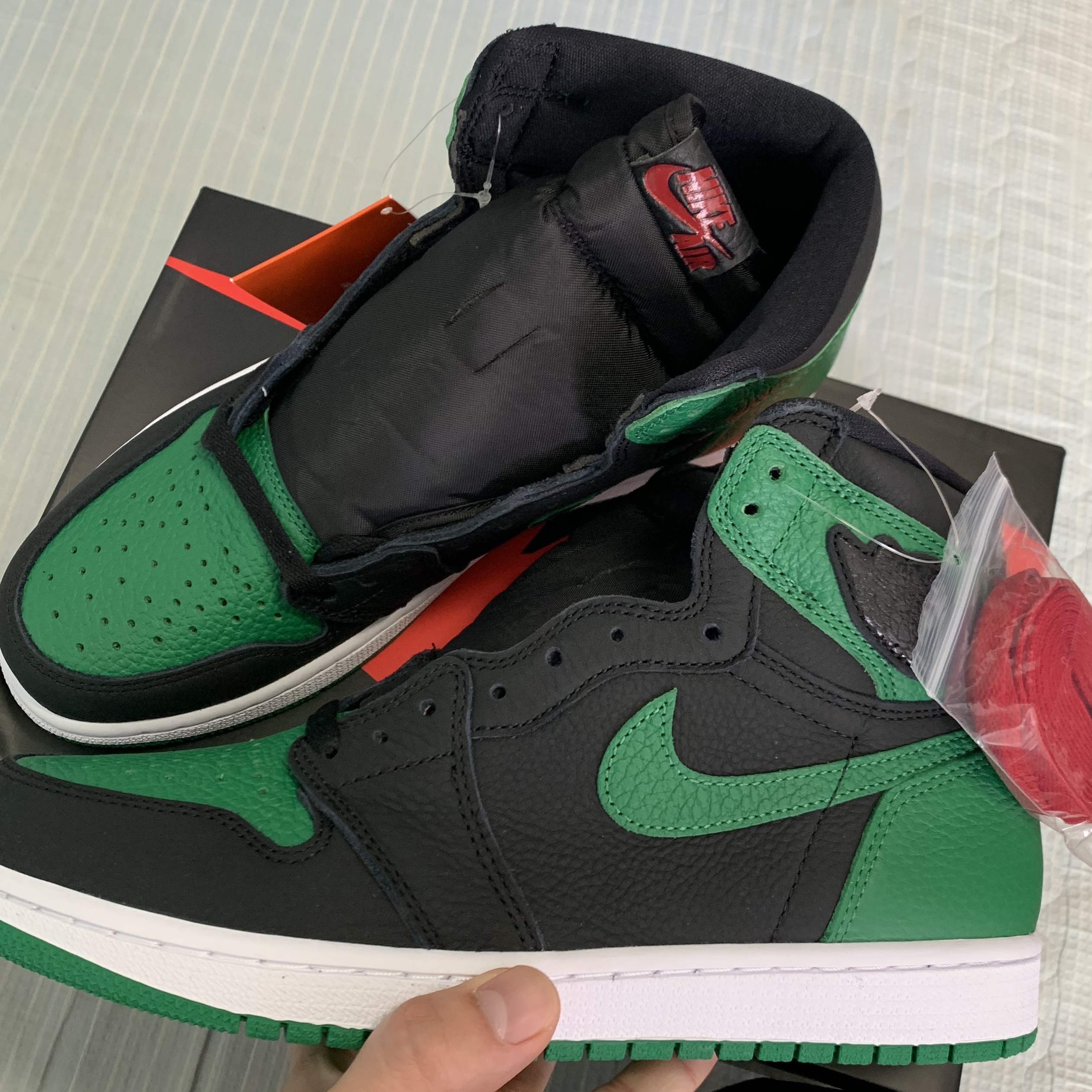 Jordan 1 Retro High OG Pine Green Black 착용 스타일