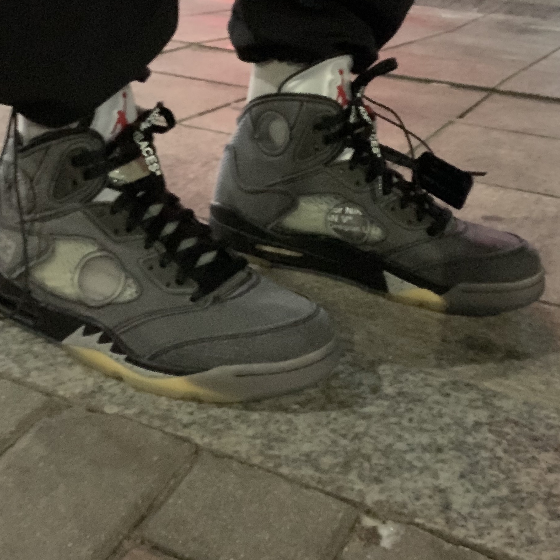 Jordan 5 x Off-White Retro SP Black Muslin 착용 스타일