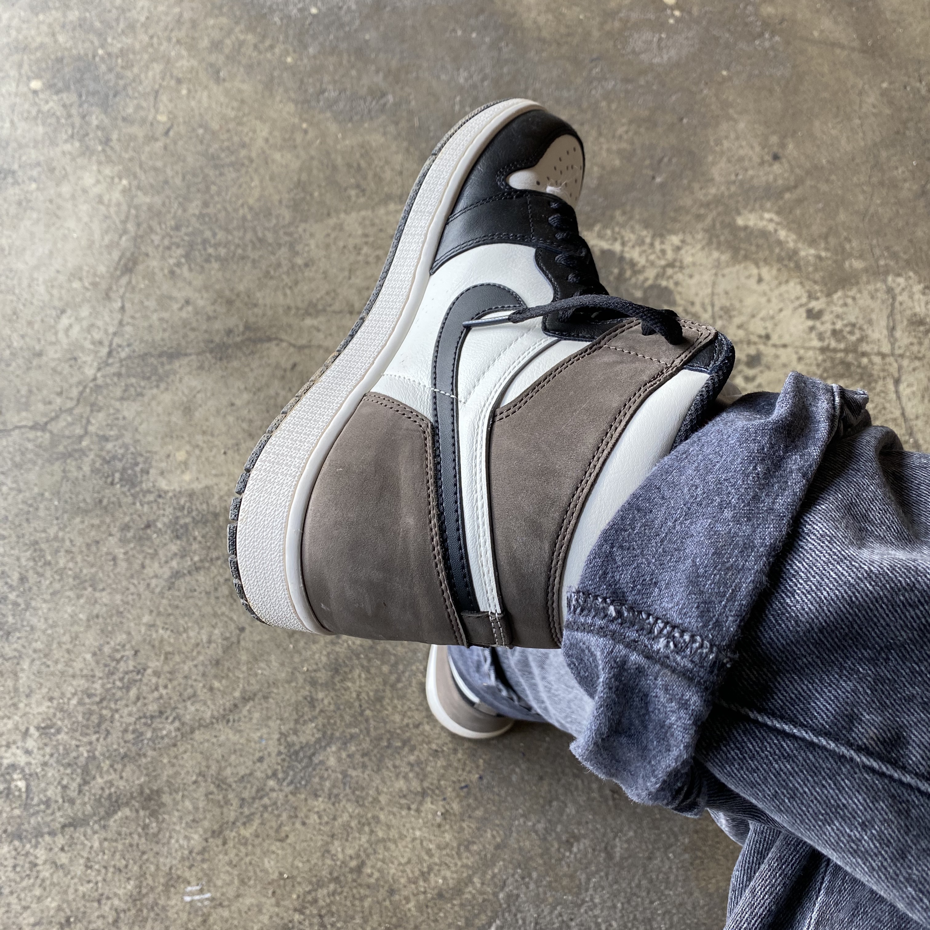 Jordan 1 Retro High OG Black Mocha 착용 스타일