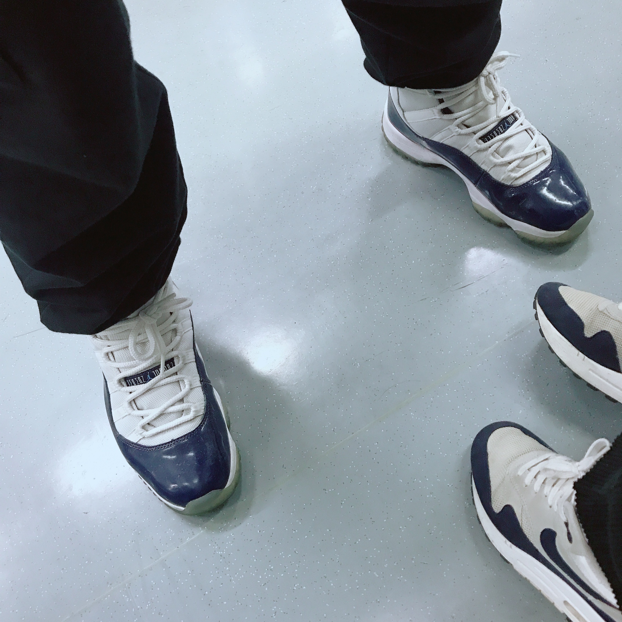 Nike Air Max 90/1 White Dark Obsidian, Jordan 11 Retro Win Like 82 UNC 착용 스타일