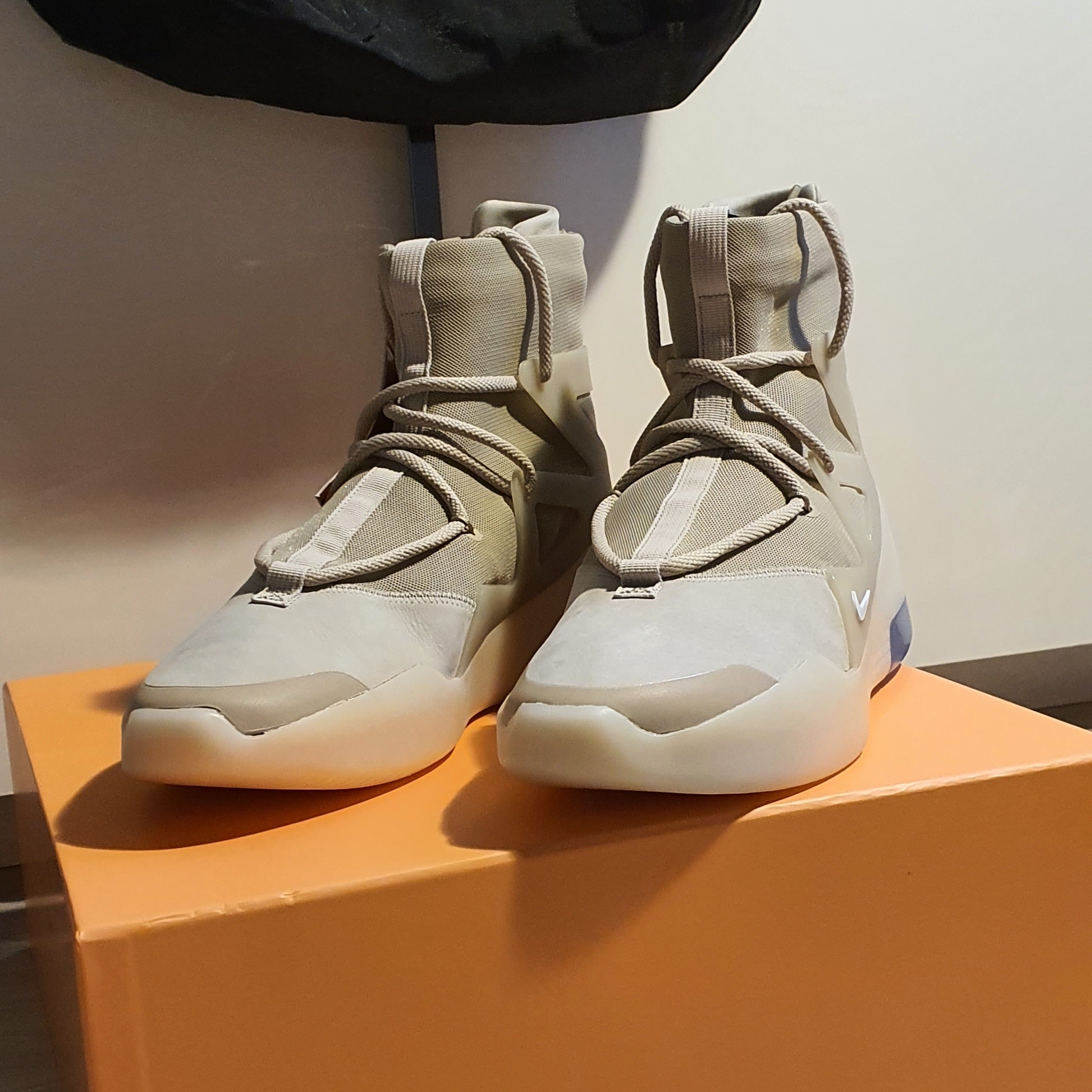 Nike x Fear of God Air Fear of God 1 Oatmeal 착용 스타일 - 2