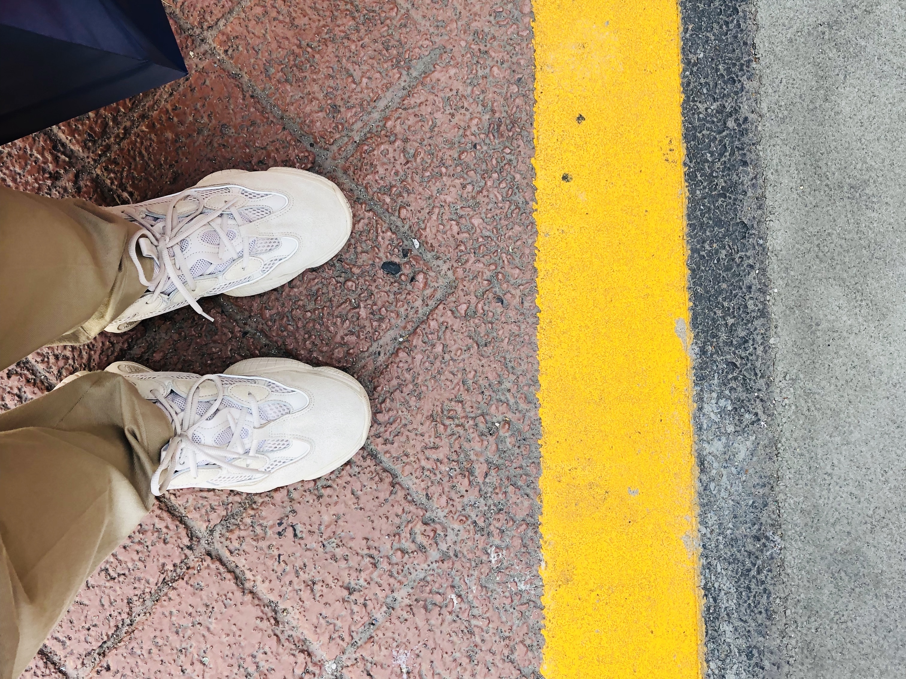 Adidas Yeezy 500 Blush 2018 착용 스타일
