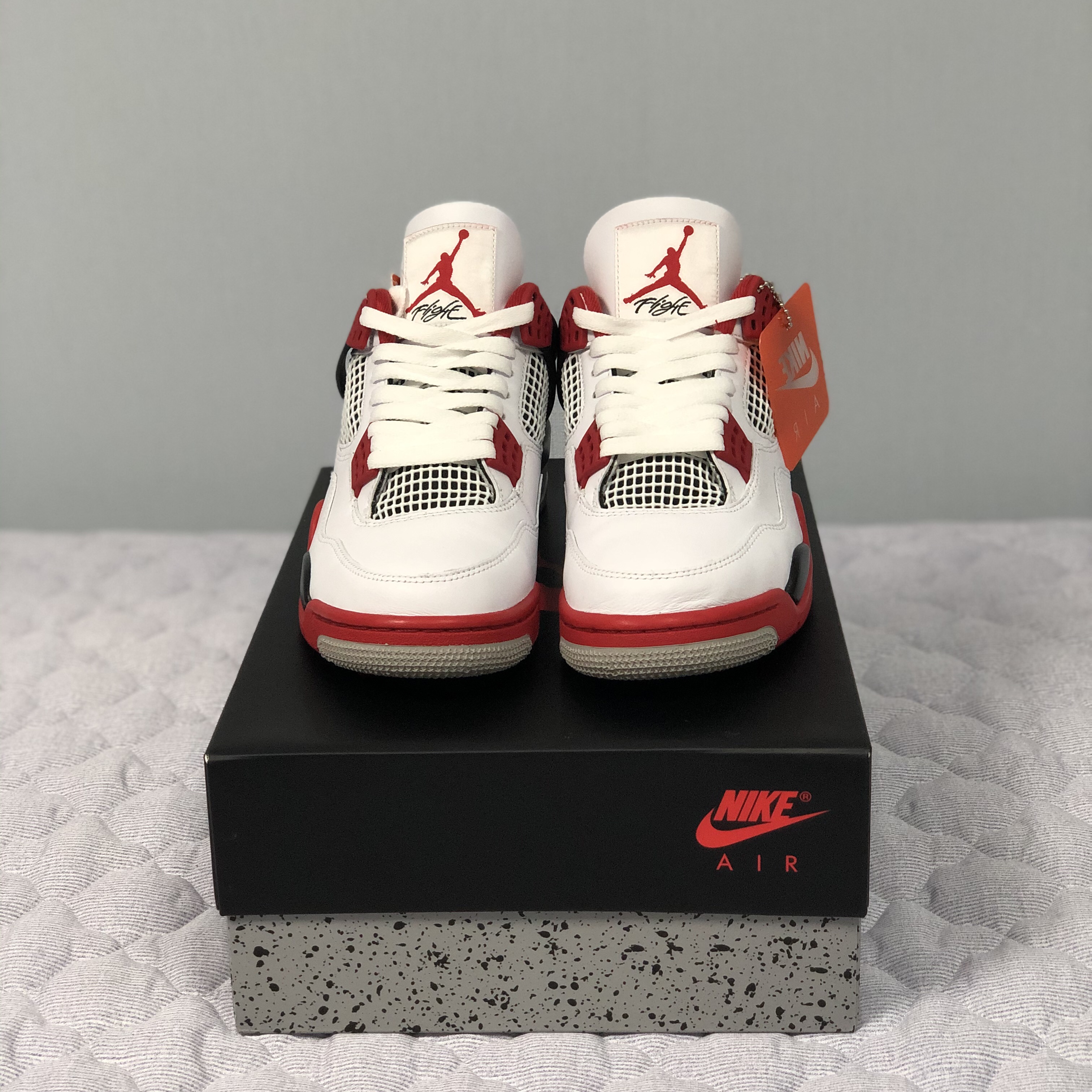 Jordan 4 Retro OG Fire Red 2020, Jordan 4 Retro Bred 2019 착용 스타일 - 1