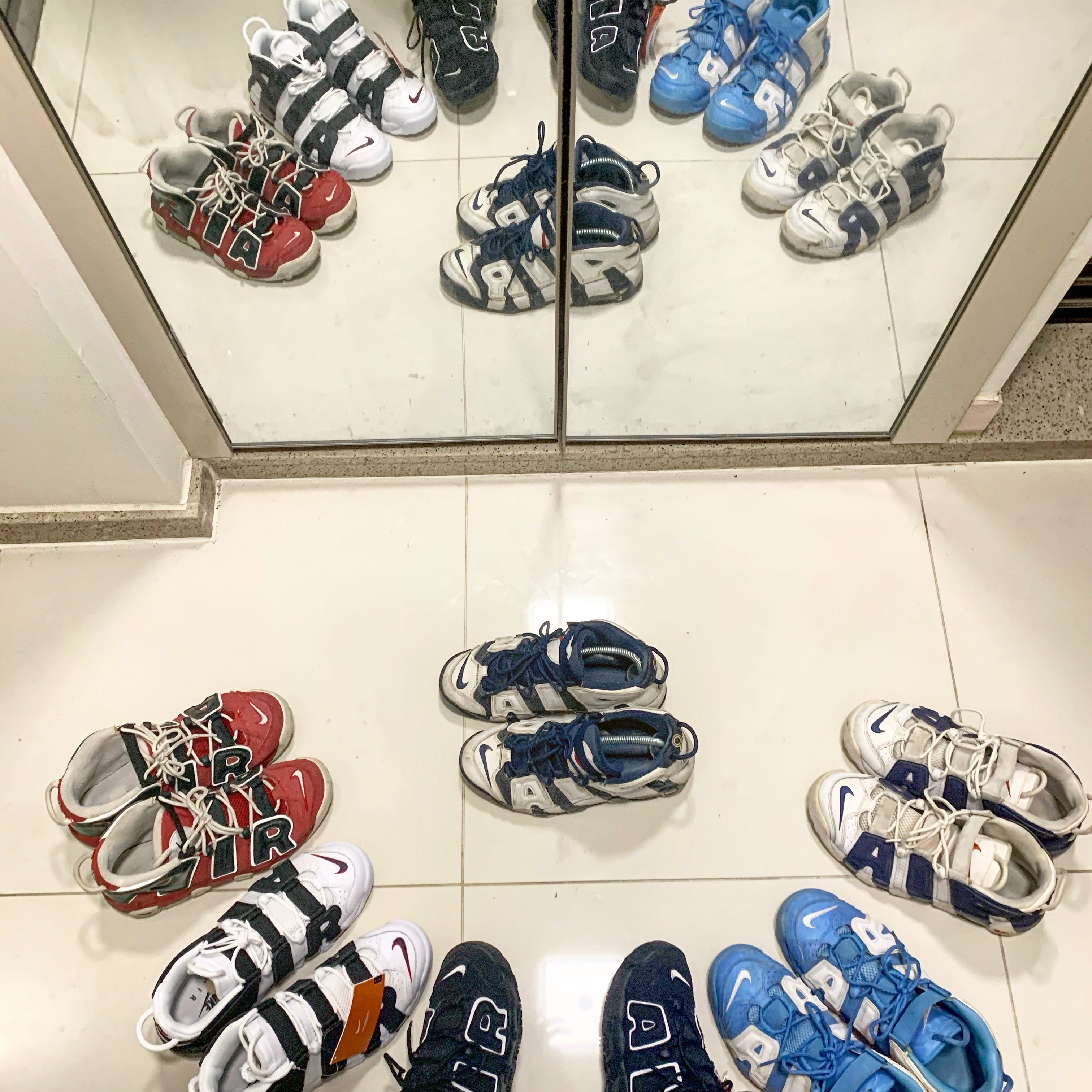 Nike Air More Uptempo Knicks, (GS) Nike Air More Uptempo Black White 2020 착용 스타일