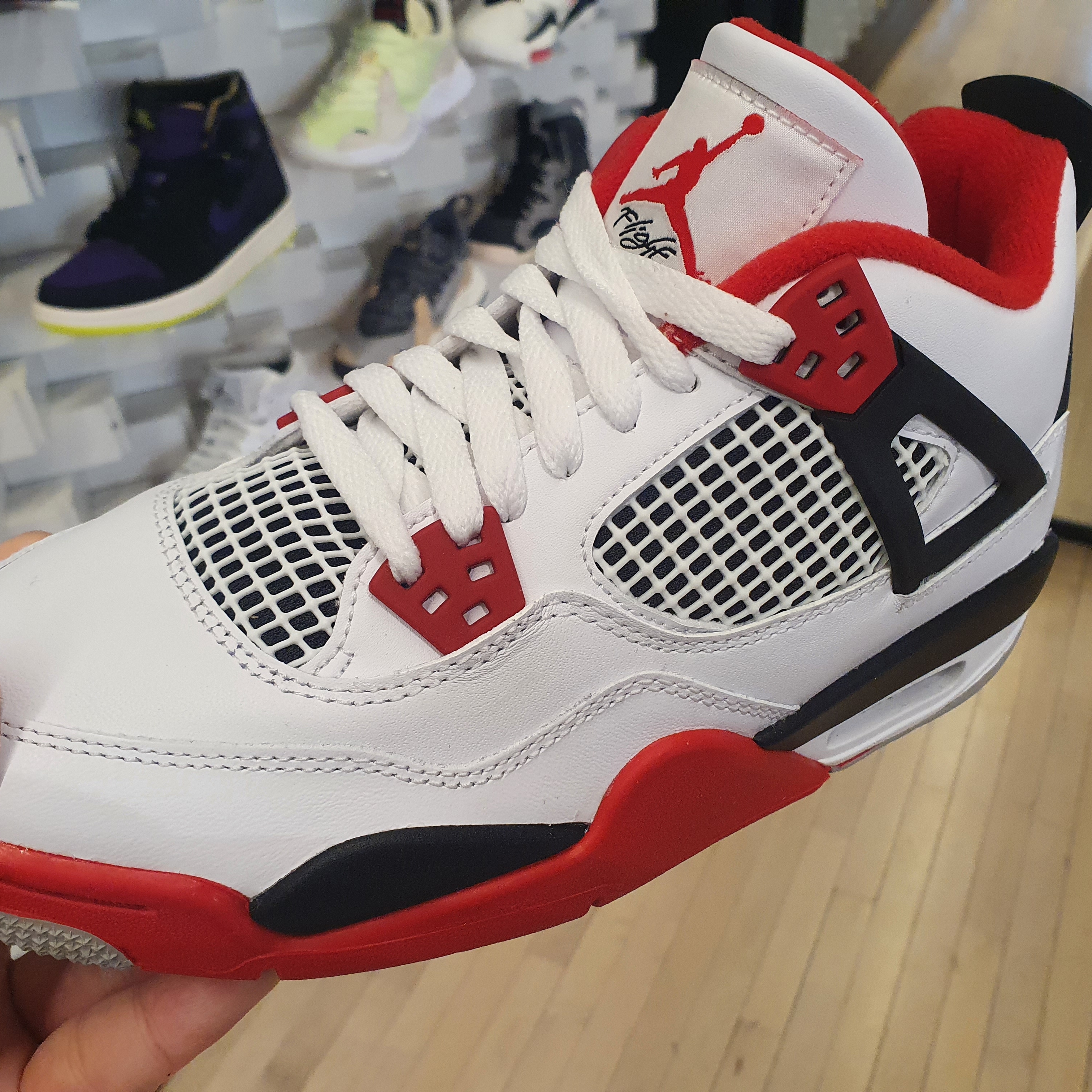 Jordan 4 Retro OG Fire Red 2020 착용 스타일 - 2