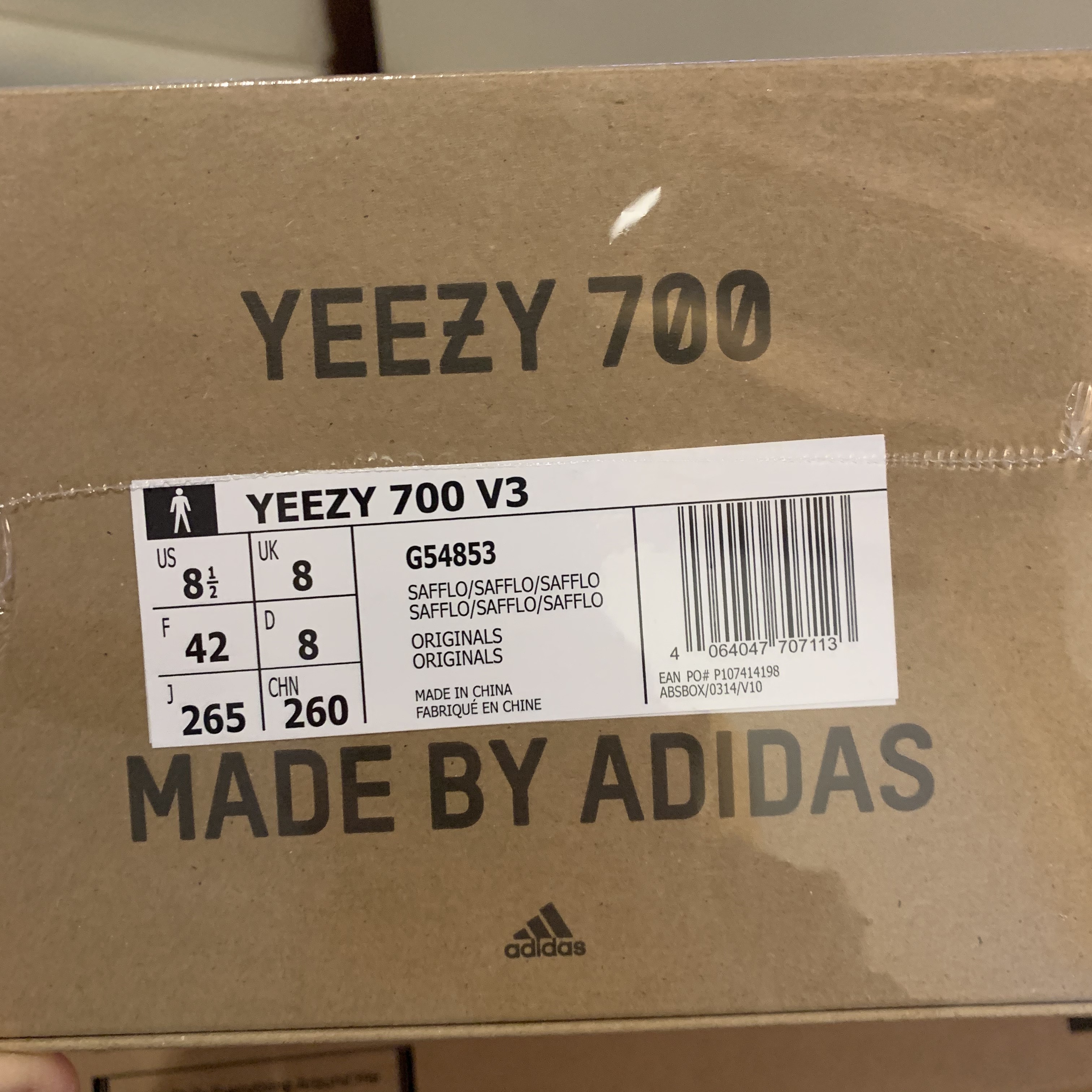 Adidas Yeezy 700 V3 Safflower 착용 스타일 - 2
