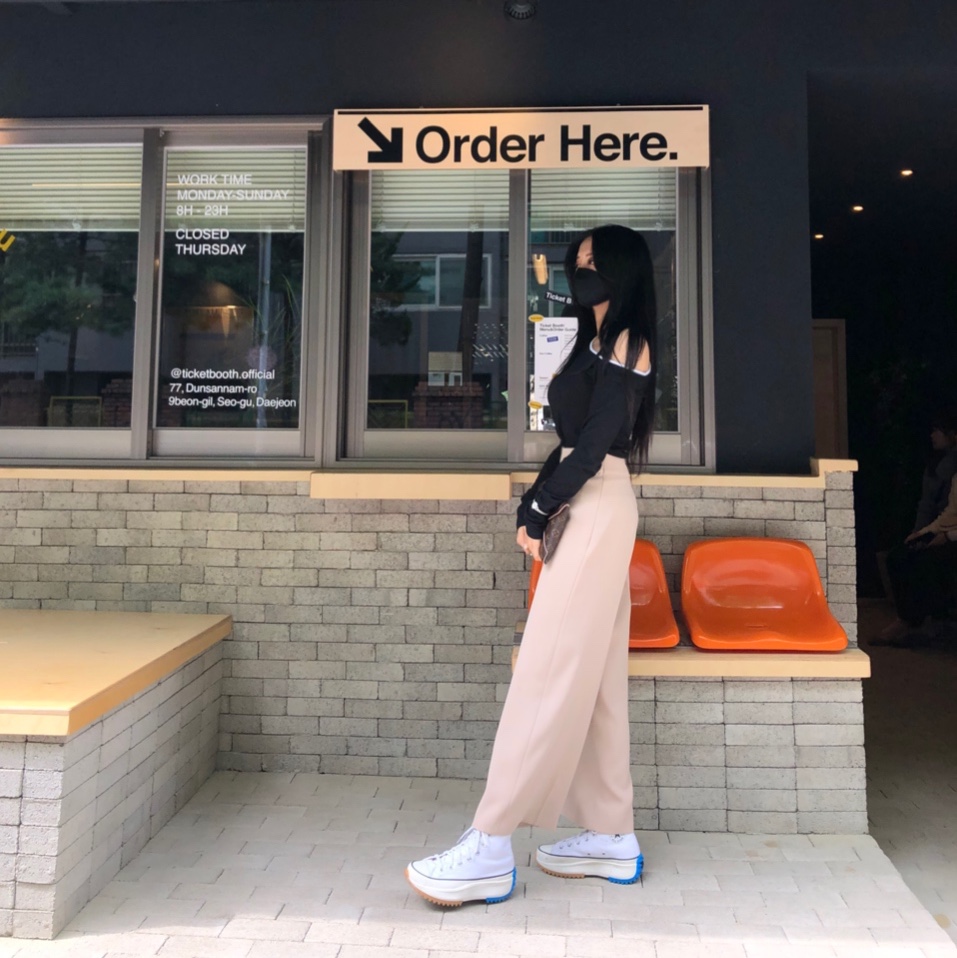 Converse x JW Anderson Run Star Hike Hi White 착용 스타일