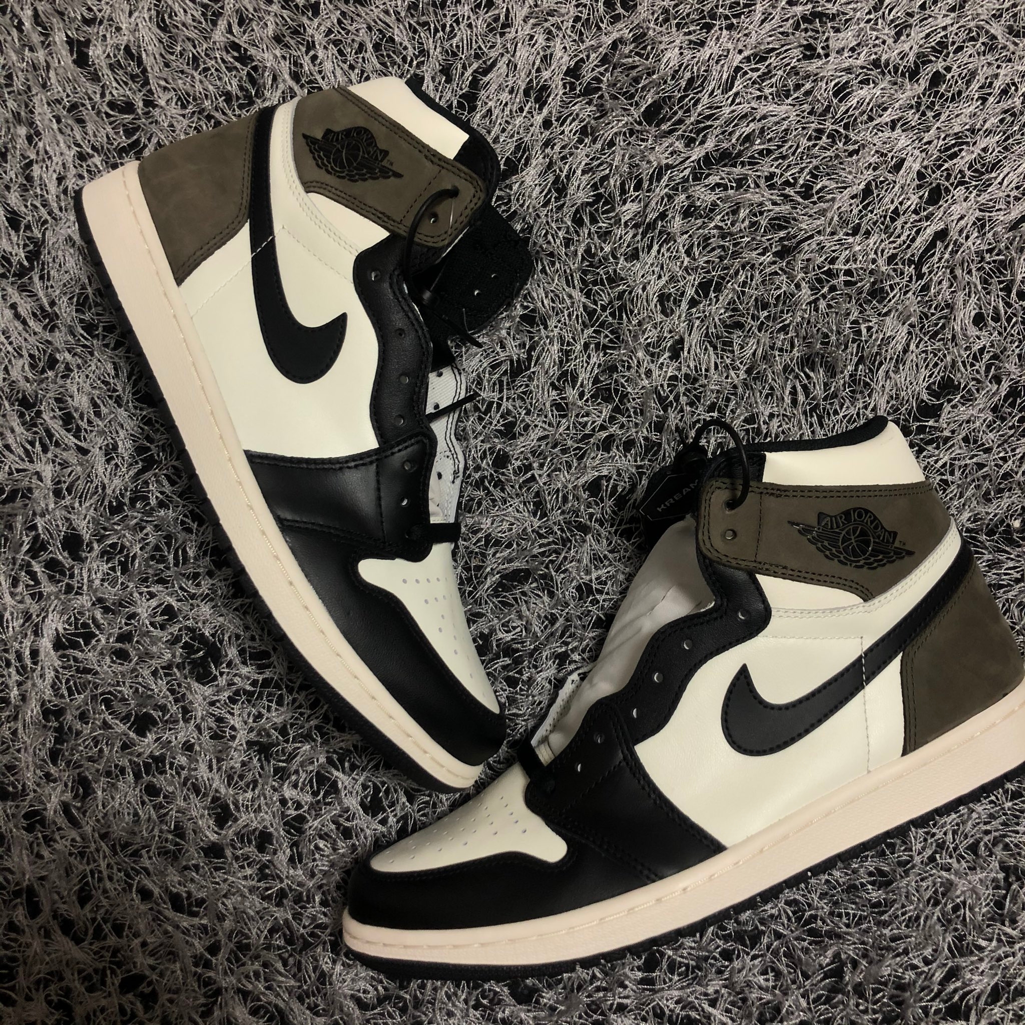 Jordan 1 Retro High OG Black Mocha 착용 스타일