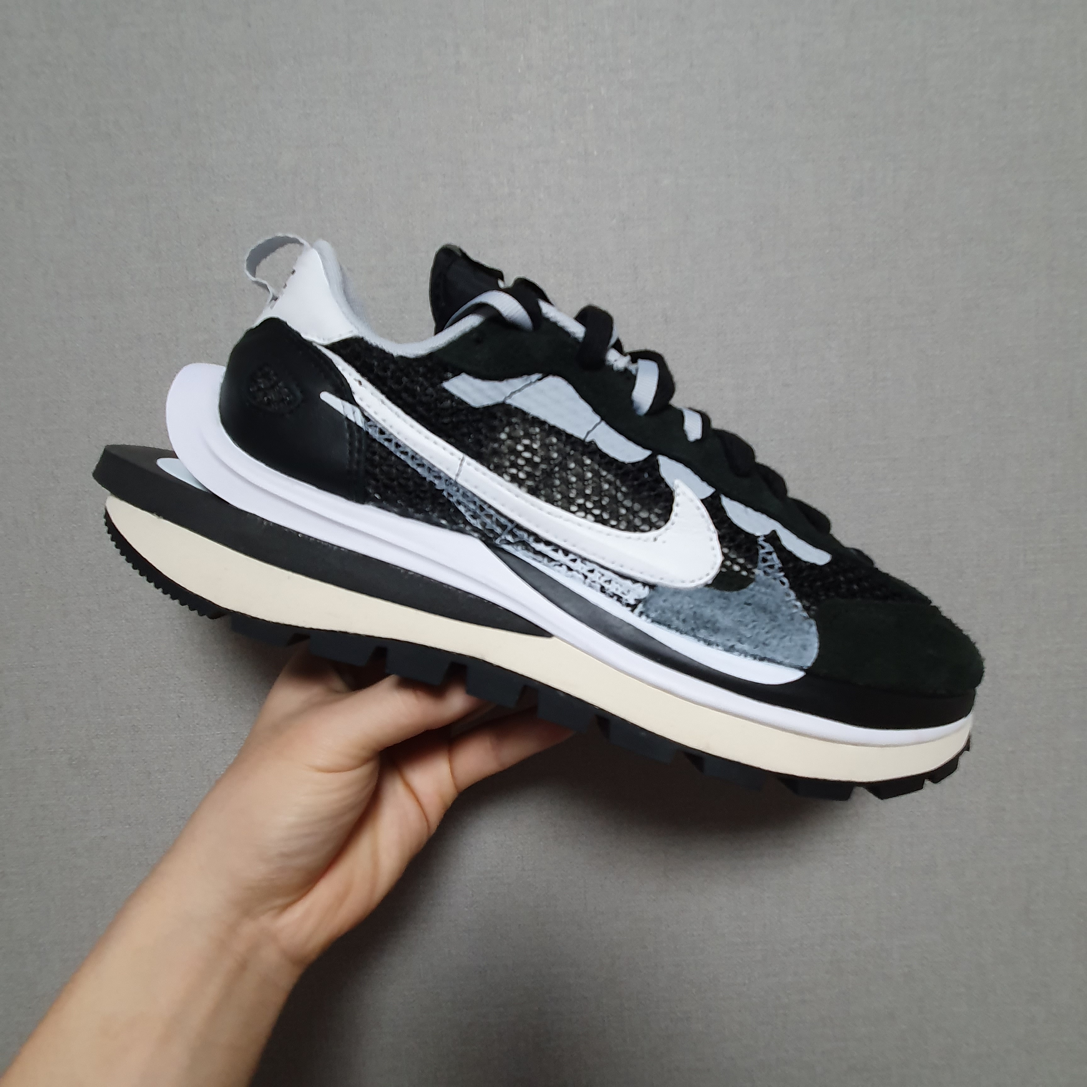 Nike x Sacai VaporWaffle Black White 착용 스타일