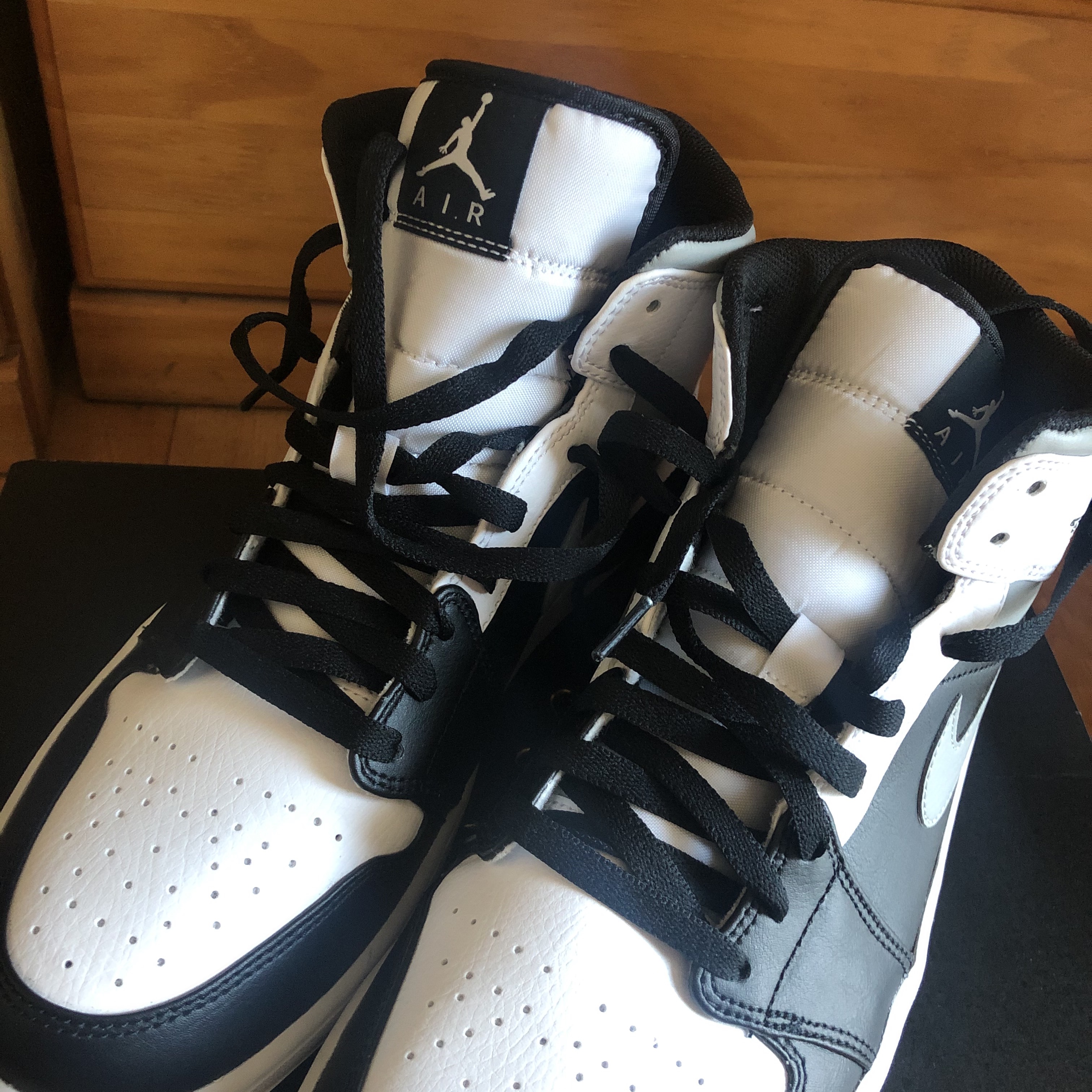 Jordan 1 Mid White Shadow 착용 스타일