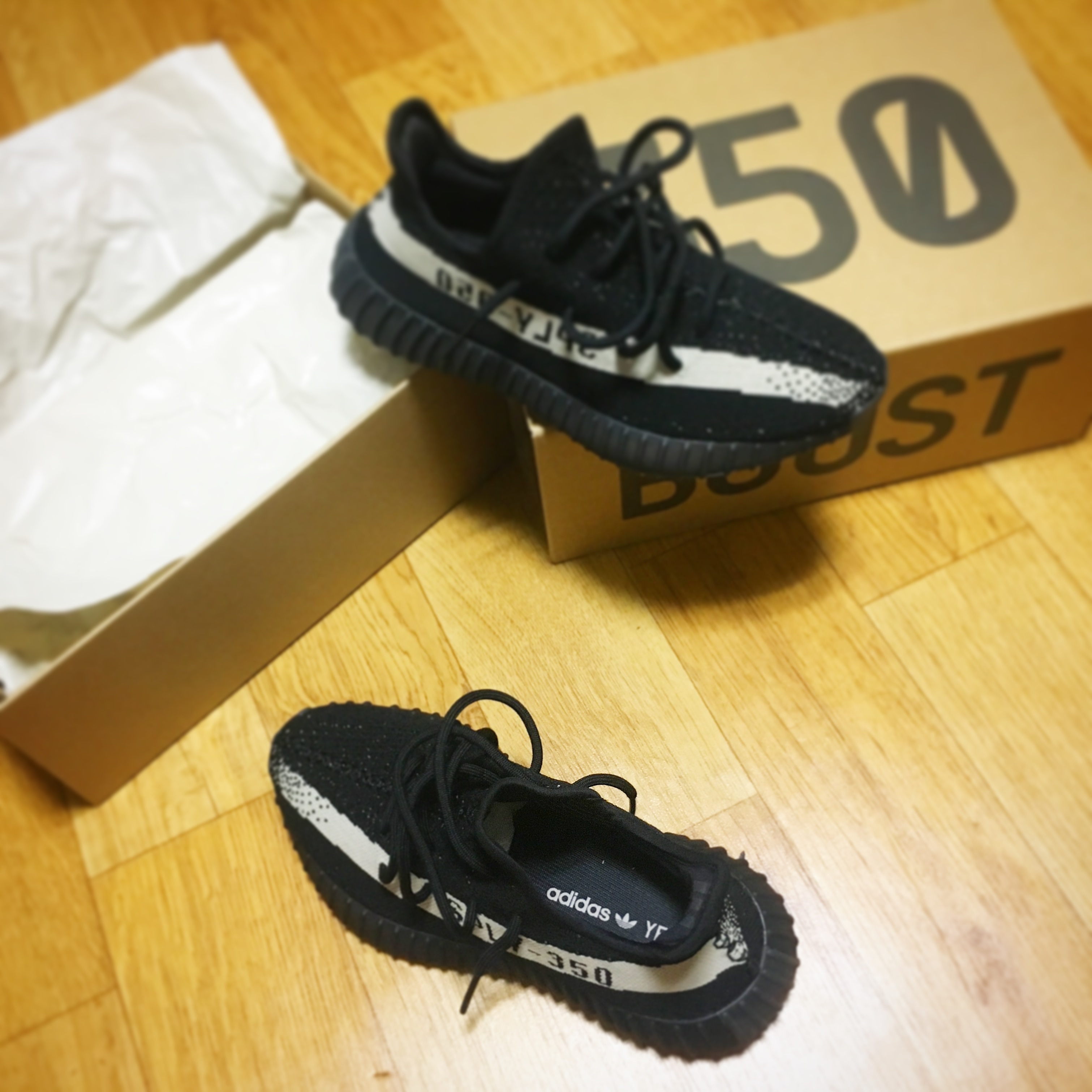 Adidas Yeezy Boost 350 V2 Core Black White 2016 착용 스타일