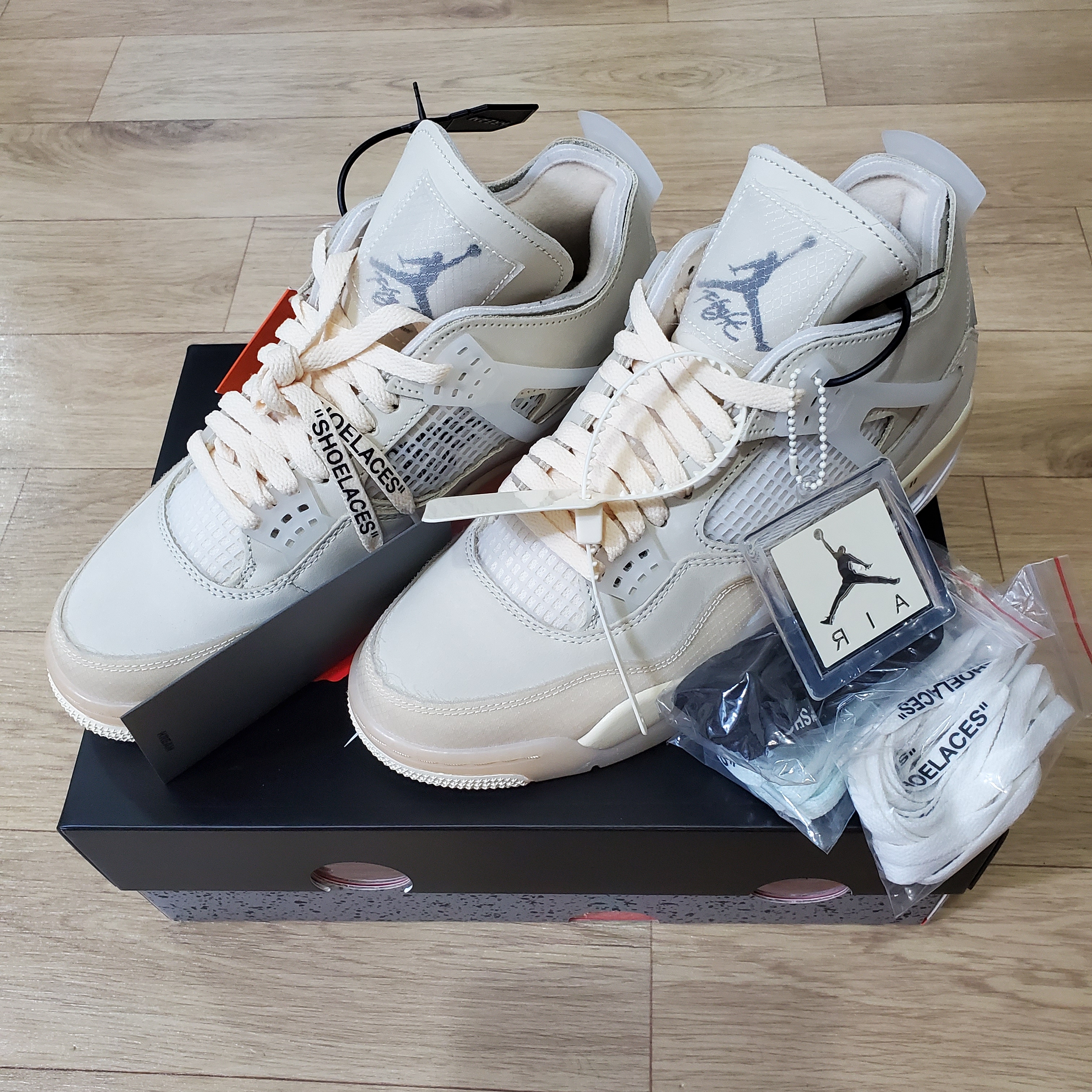 (W) Jordan 4 x Off-White Retro SP Sail 착용 스타일 - 2