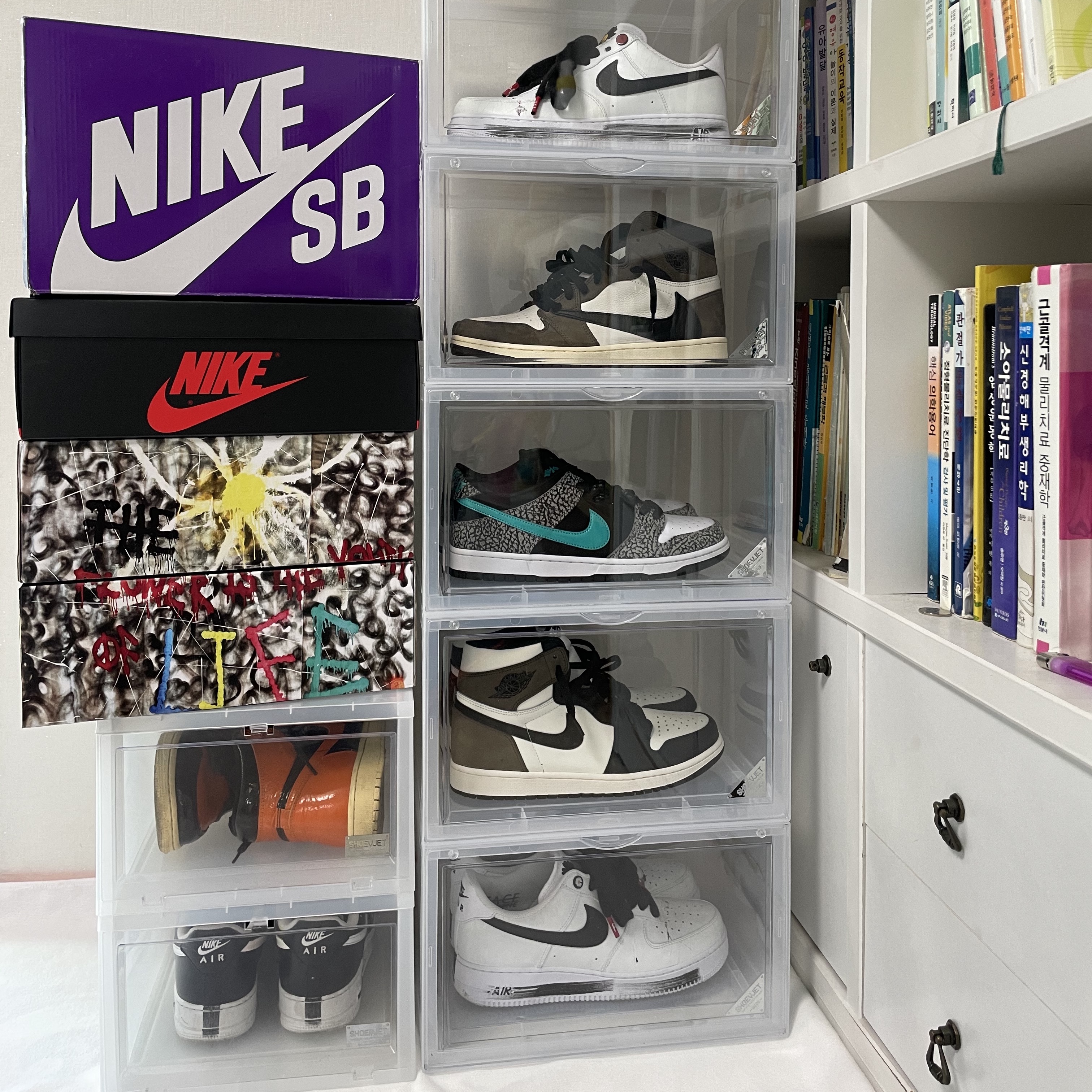 Jordan 1 x Travis Scott Retro High OG SP Mocha, Nike x Peaceminusone Air Force 1 Low Para-Noise 2.0 착용 스타일