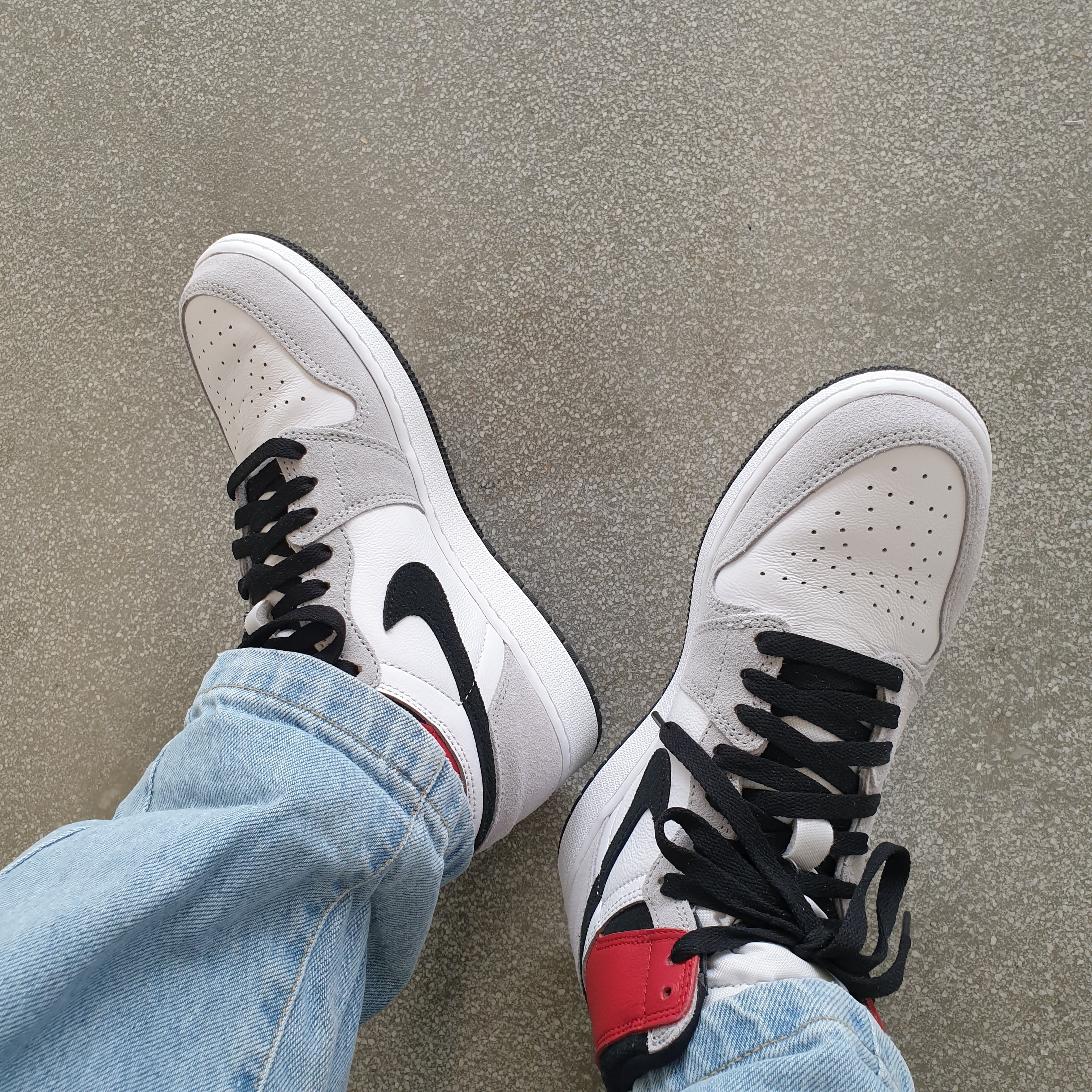 Jordan 1 Retro High OG Light Smoke Grey 착용 스타일