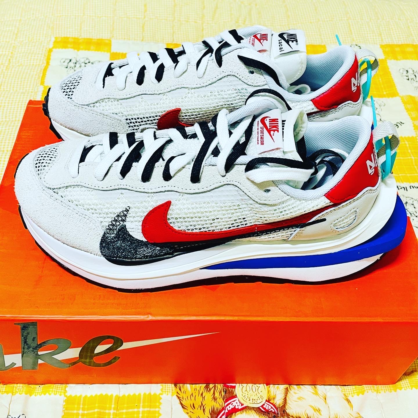 Nike x Sacai VaporWaffle Royal Fuchsia 착용 스타일 - 1