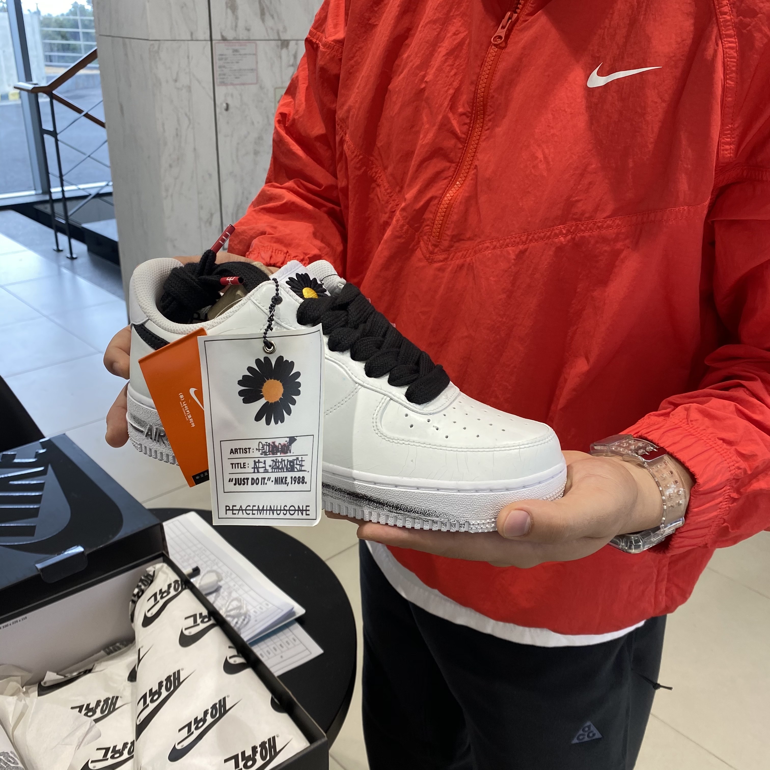 Nike x Peaceminusone Air Force 1 Low Para-Noise 2.0 착용 스타일 - 3