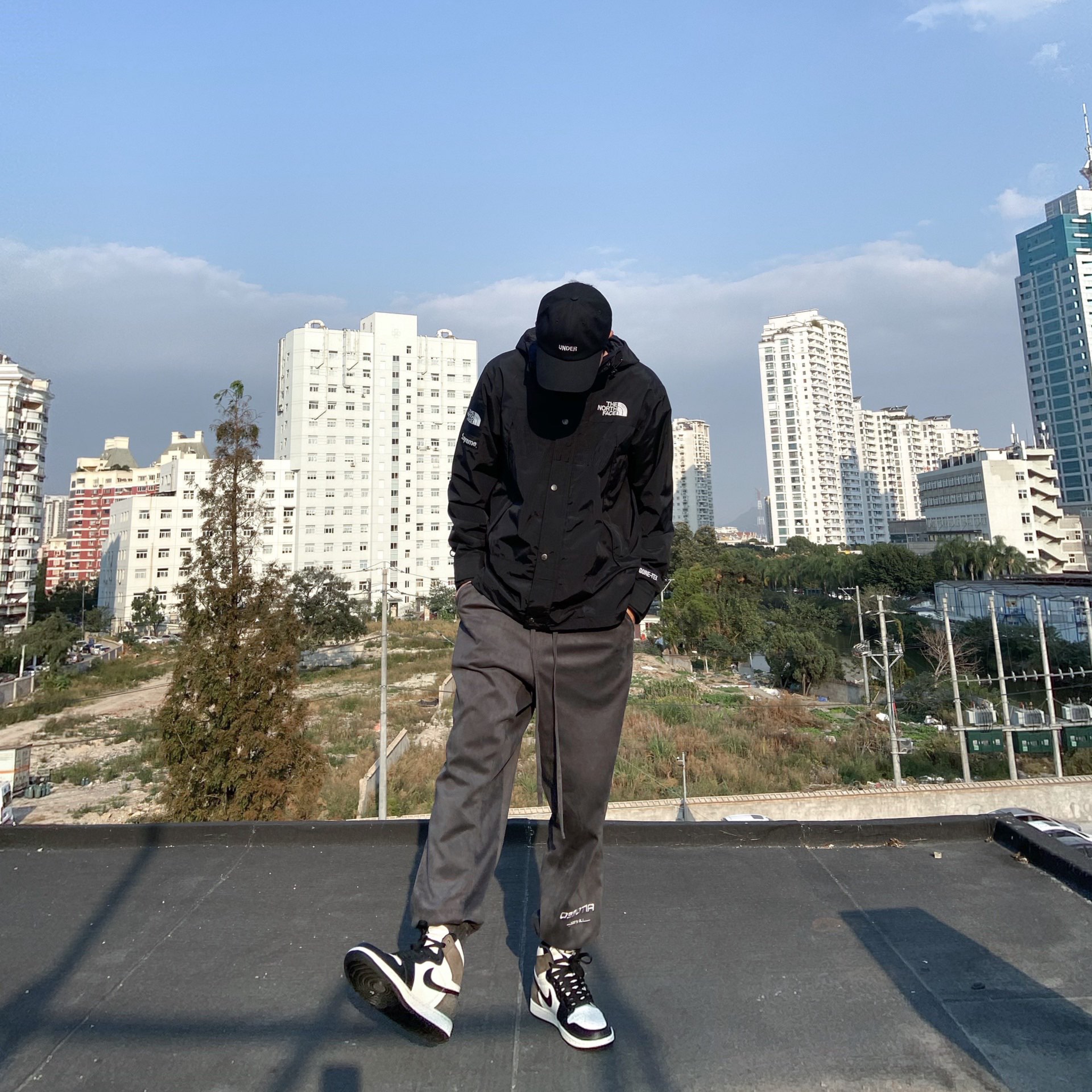 Jordan 1 Retro High OG Black Mocha 착용 스타일
