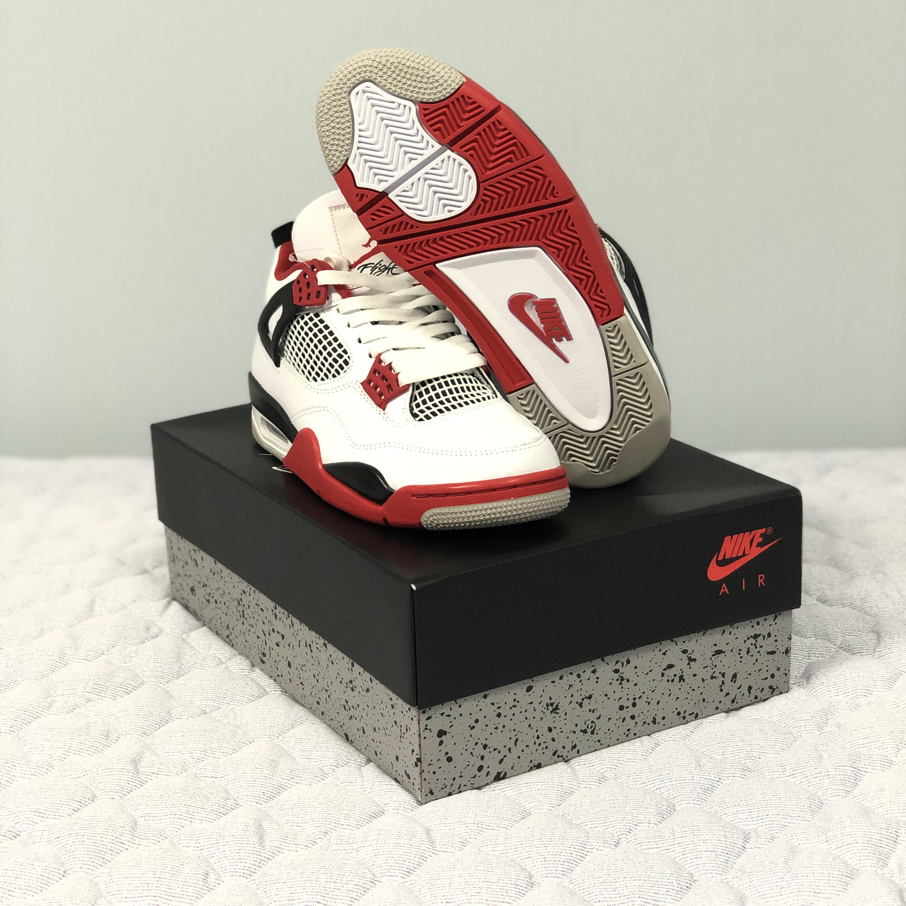 Jordan 4 Retro OG Fire Red 2020, Jordan 4 Retro Bred 2019 착용 스타일 - 3