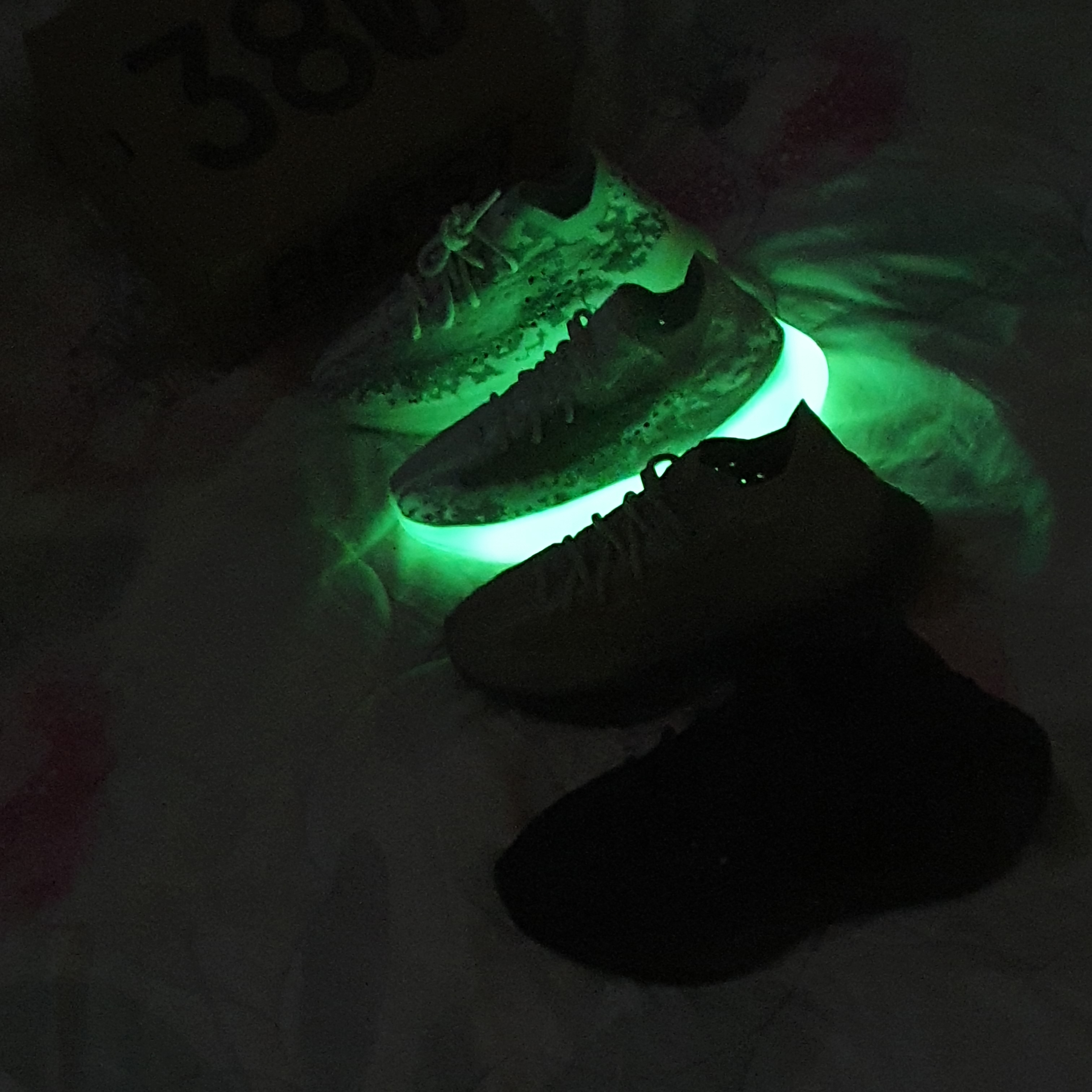 Adidas Yeezy Boost 380 Onyx - Reflective, Adidas Yeezy Boost 380 Pepper - Reflective 착용 스타일 - 3