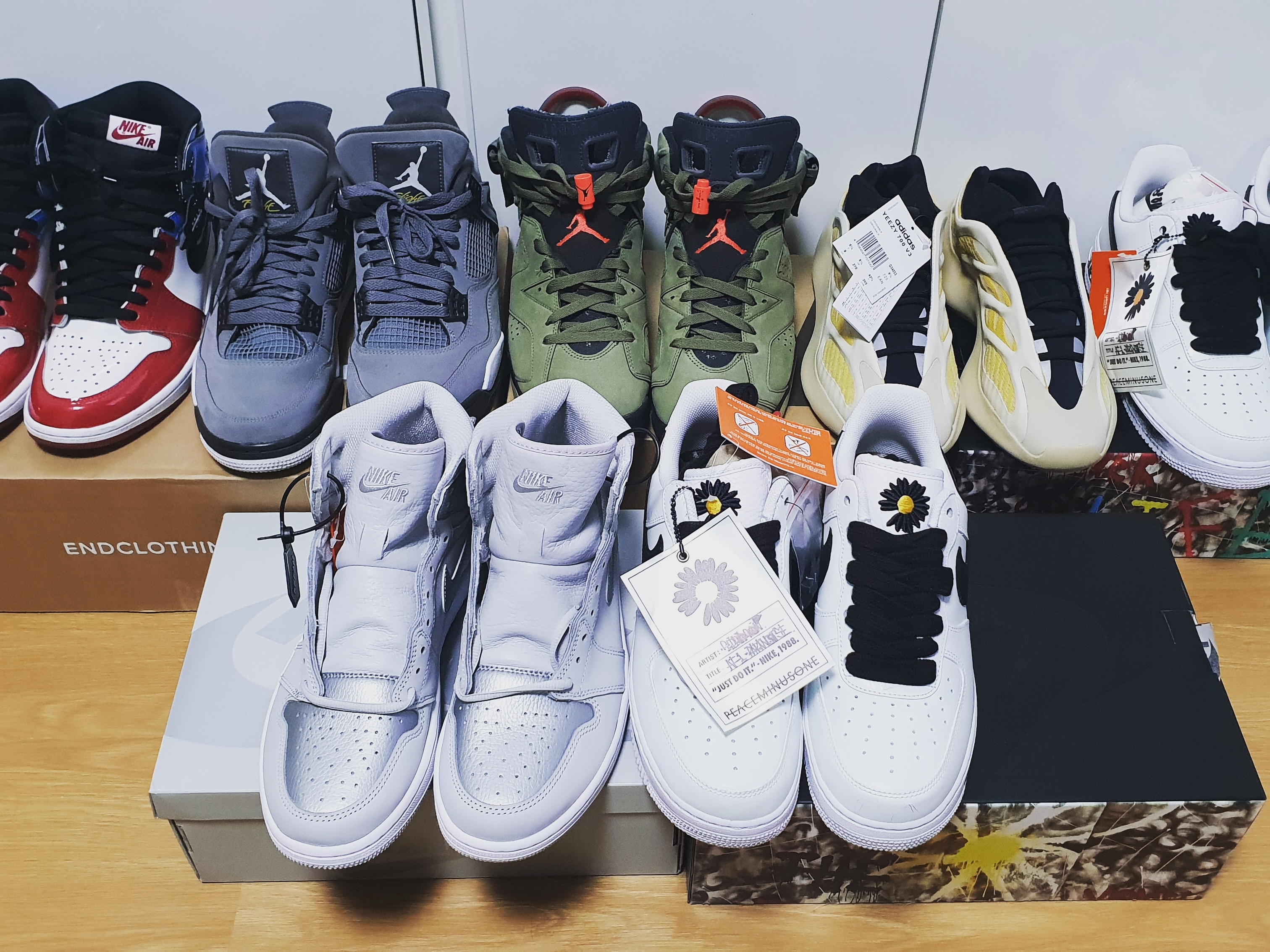 Jordan 1 Retro High OG CO.JP Neutral Grey, Jordan 6 x Travis Scott Retro Olive 착용 스타일