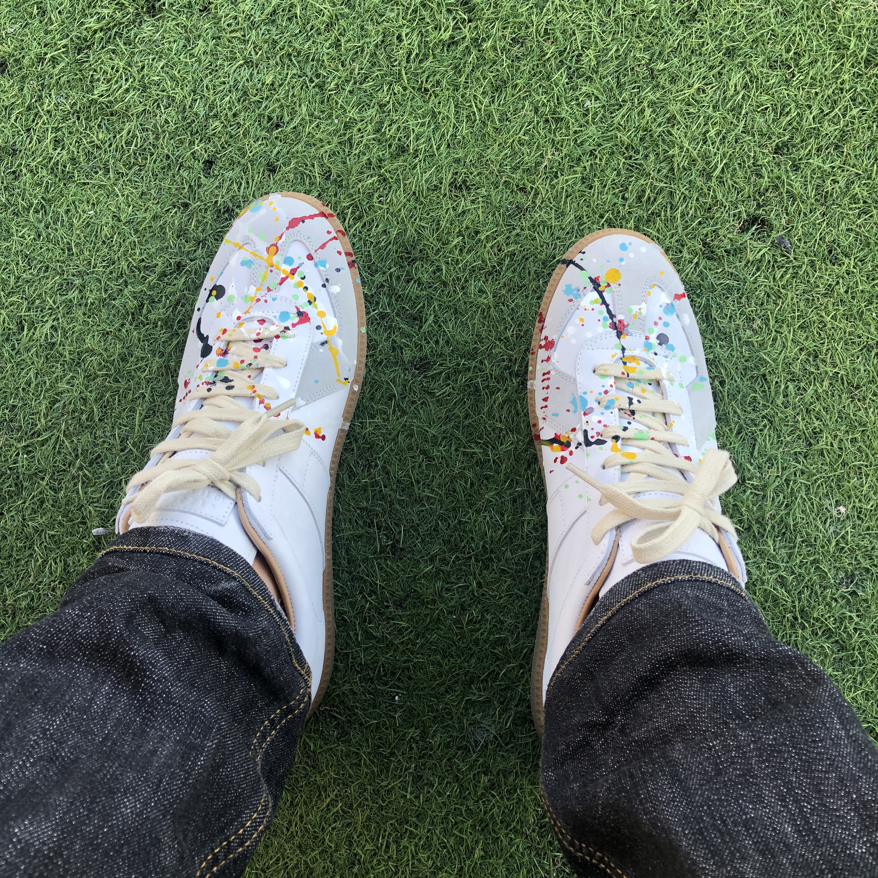 Maison Margiela Replica Paint Drop Sneakers 착용 스타일