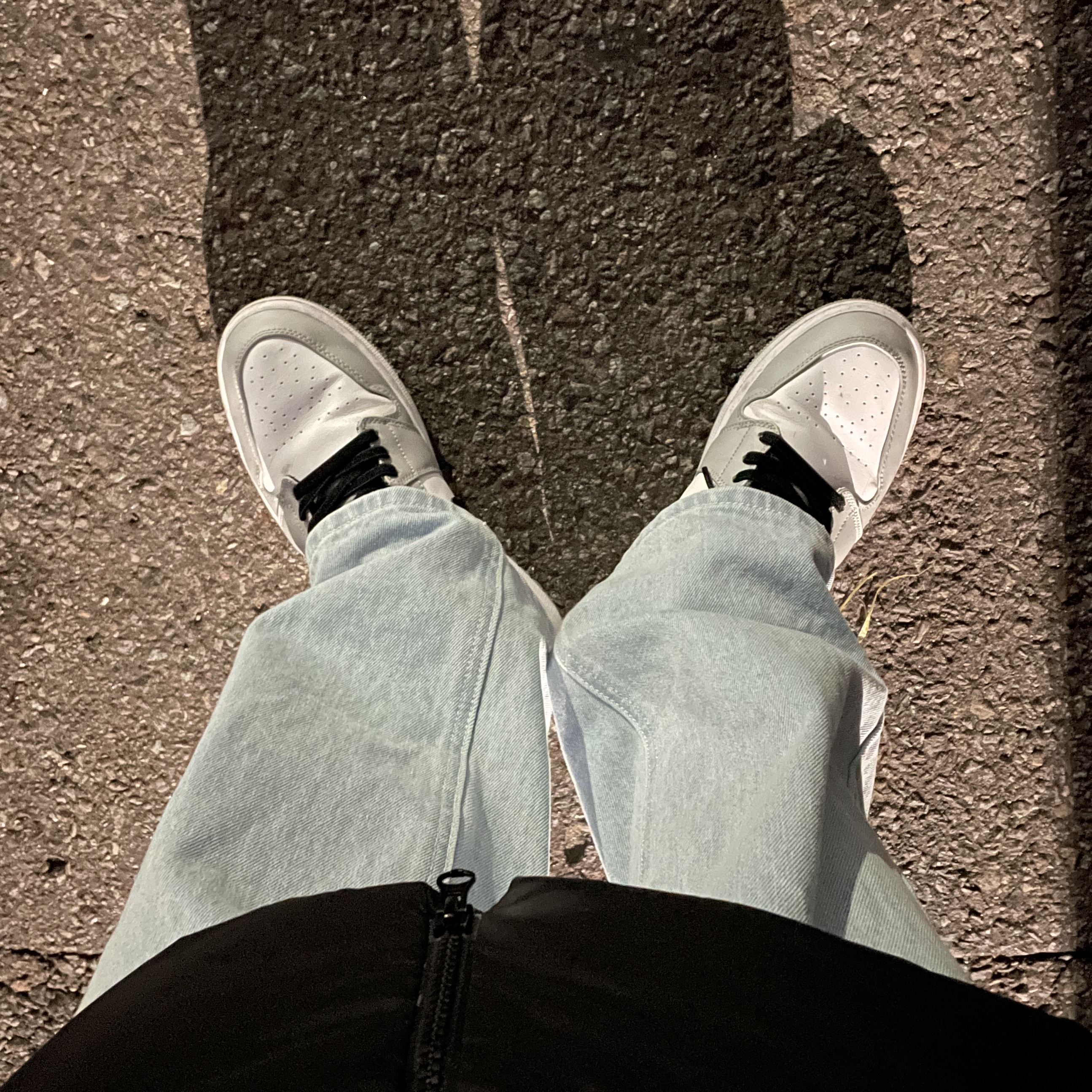 Jordan 1 Mid Light Smoke Grey 착용 스타일