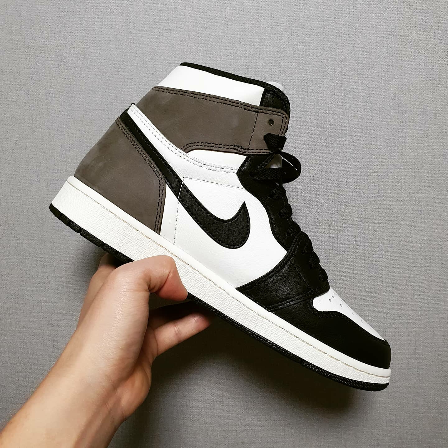 Jordan 1 Retro High OG Black Mocha 착용 스타일