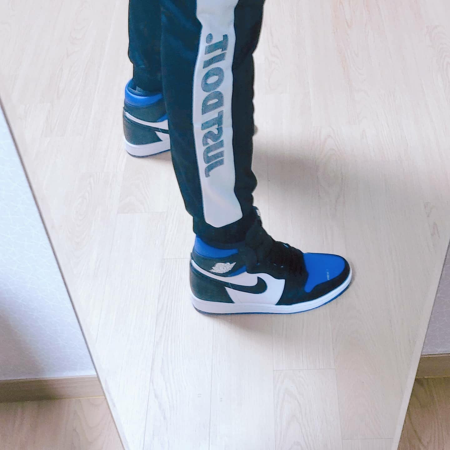Jordan 1 Retro High OG Royal Toe 착용 스타일 - 3