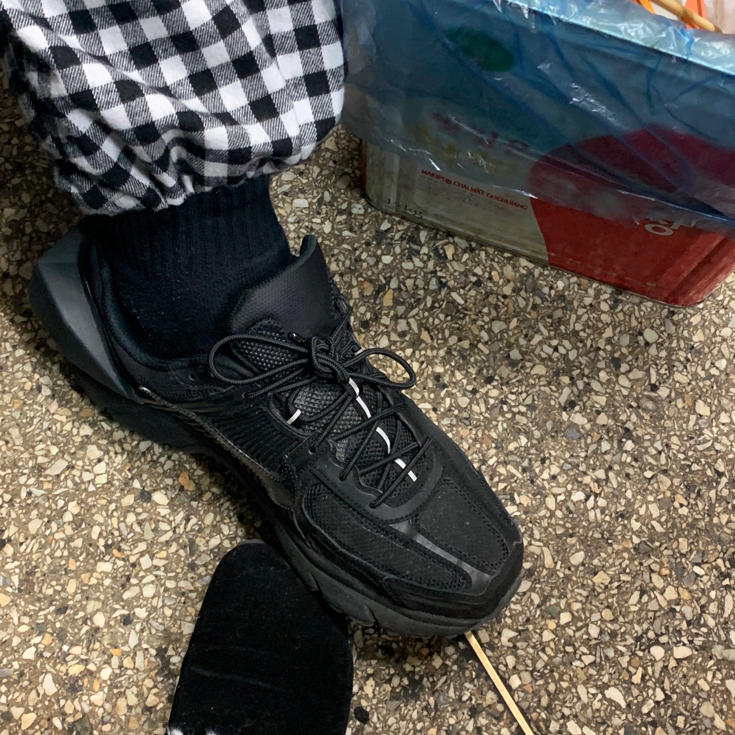 Nike x A-Cold-Wall Zoom Vomero 5 Black 착용 스타일 - 2