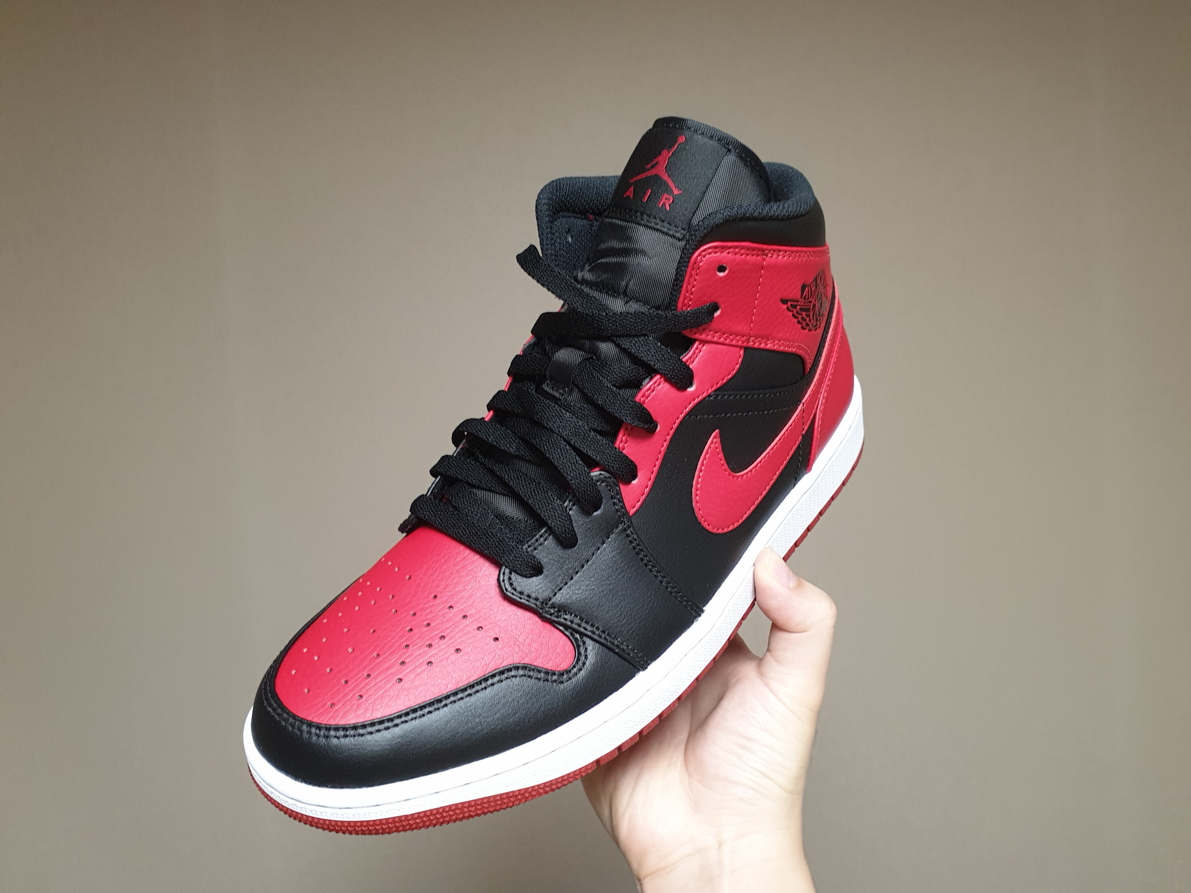 Jordan 1 Mid Bred Banned 2020 착용 스타일