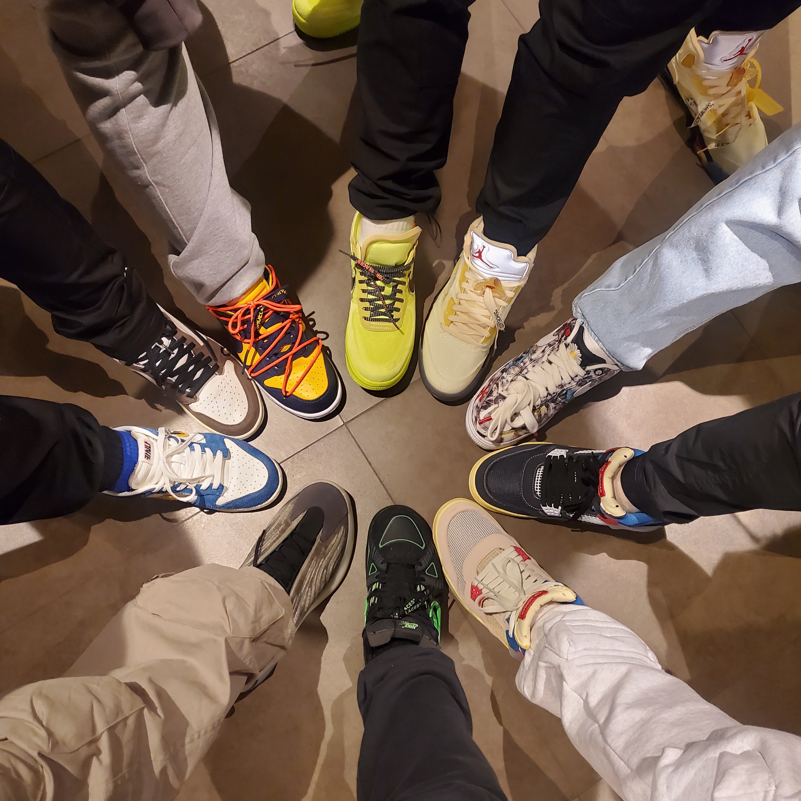 Jordan 5 x Off-White Retro SP Sail Fire Red, Nike x Off-White Air Rubber Dunk Green Strike μ°©μ© μ€νμΌ