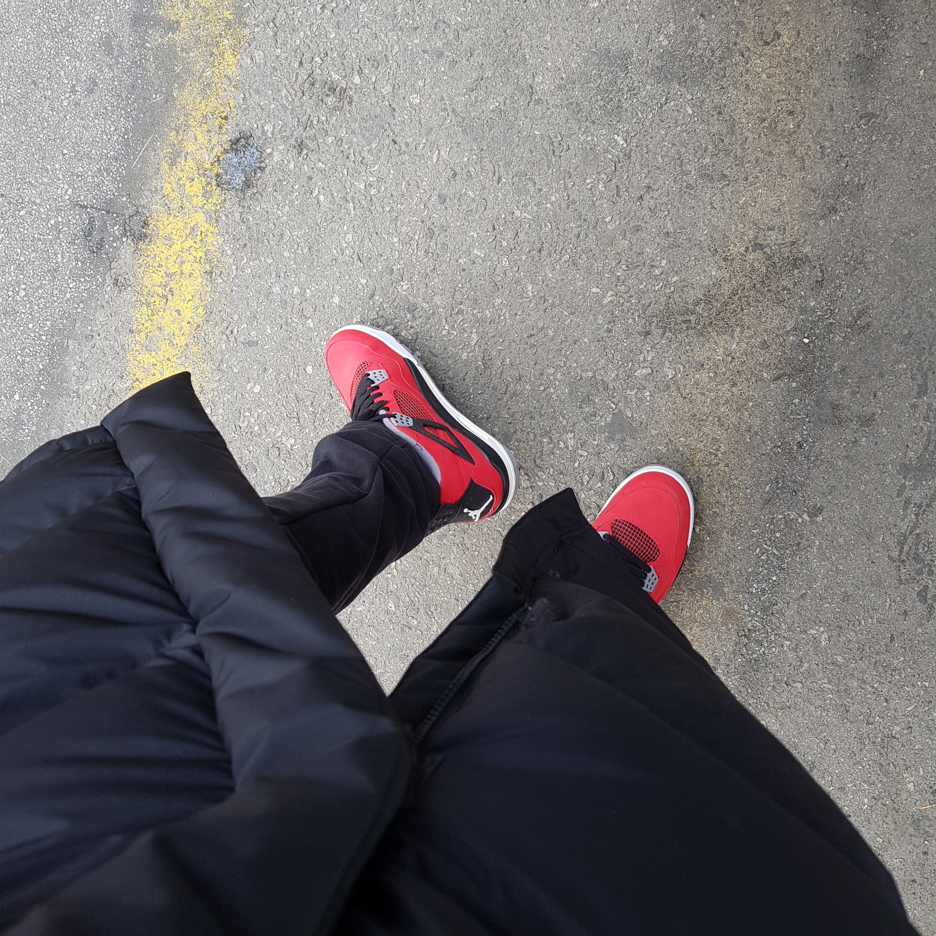 Jordan 4 Retro Toro Bravo 착용 스타일