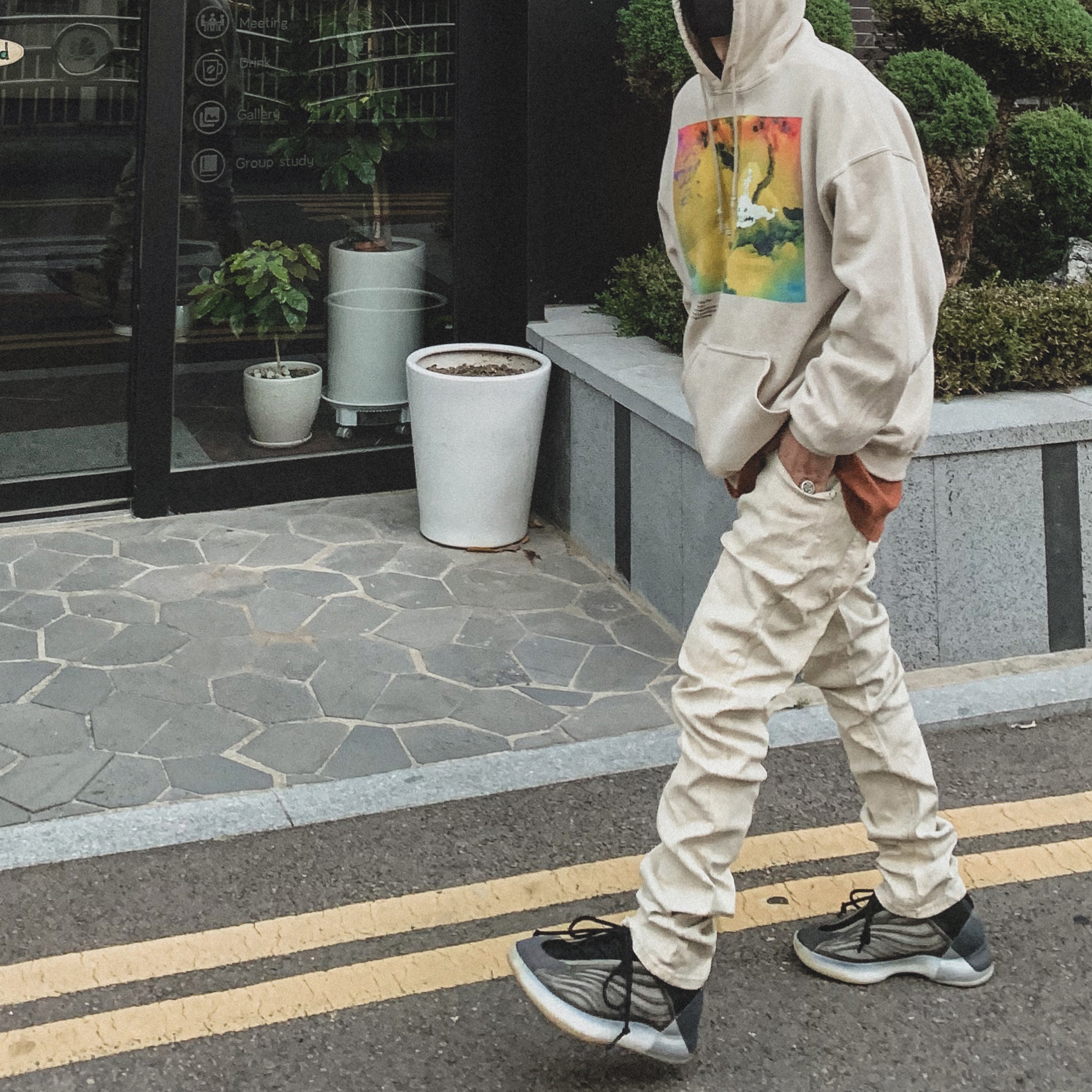 Adidas Yeezy QNTM Barium 착용 스타일 - 2