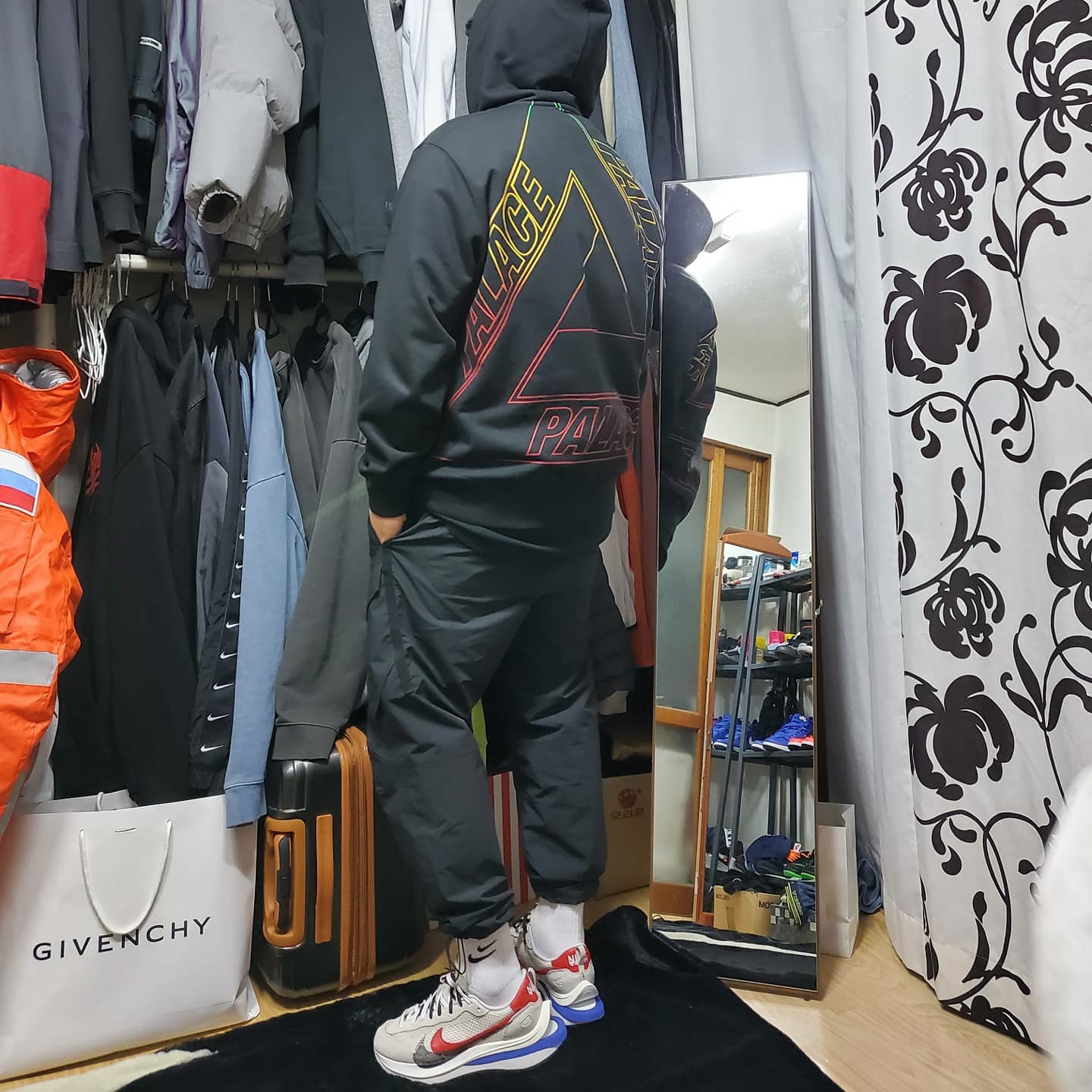 Nike x Sacai VaporWaffle Royal Fuchsia 착용 스타일