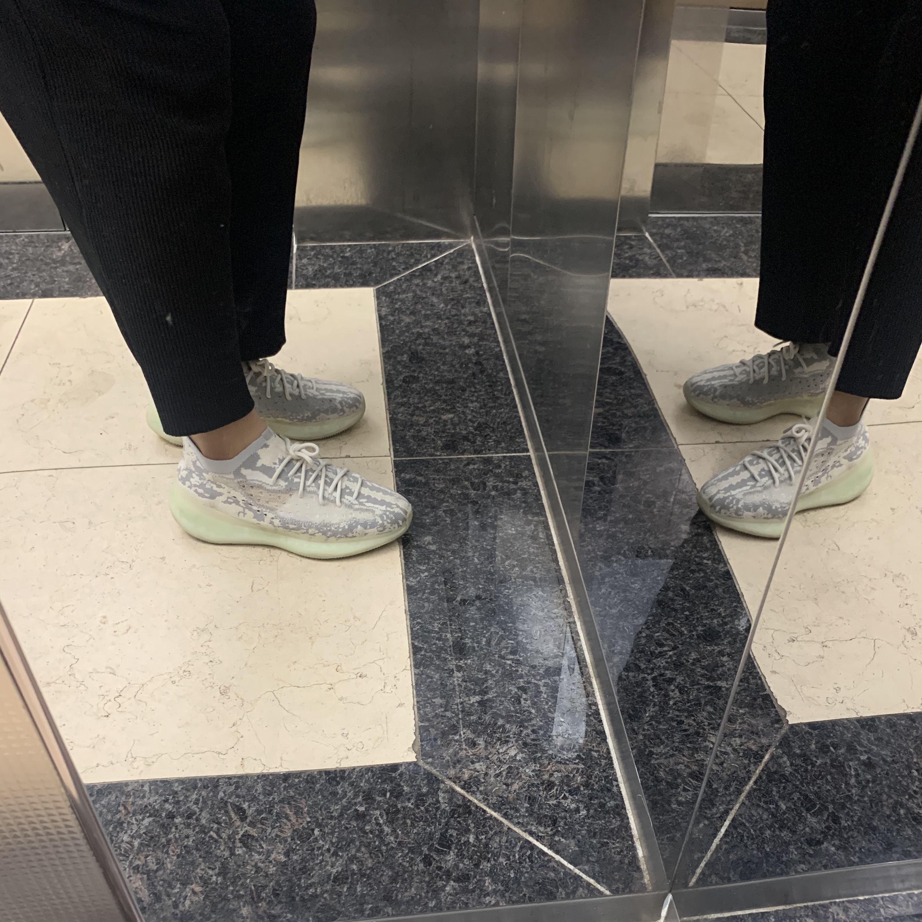 Adidas Yeezy Boost 380 Alien 착용 스타일