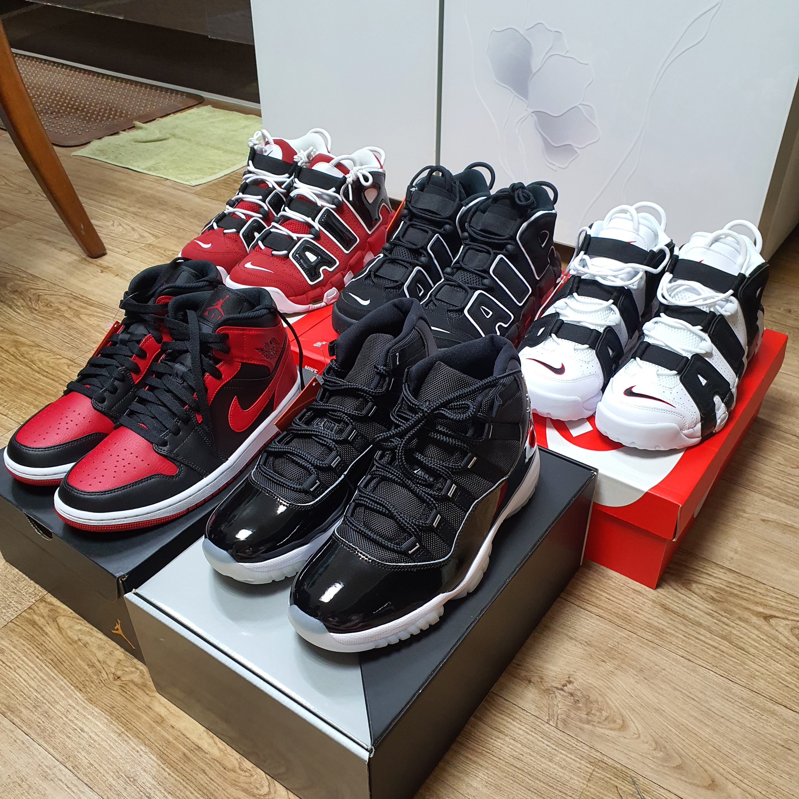 Jordan 11 Retro Jubilee, Jordan 1 Mid Bred Banned 2020 착용 스타일